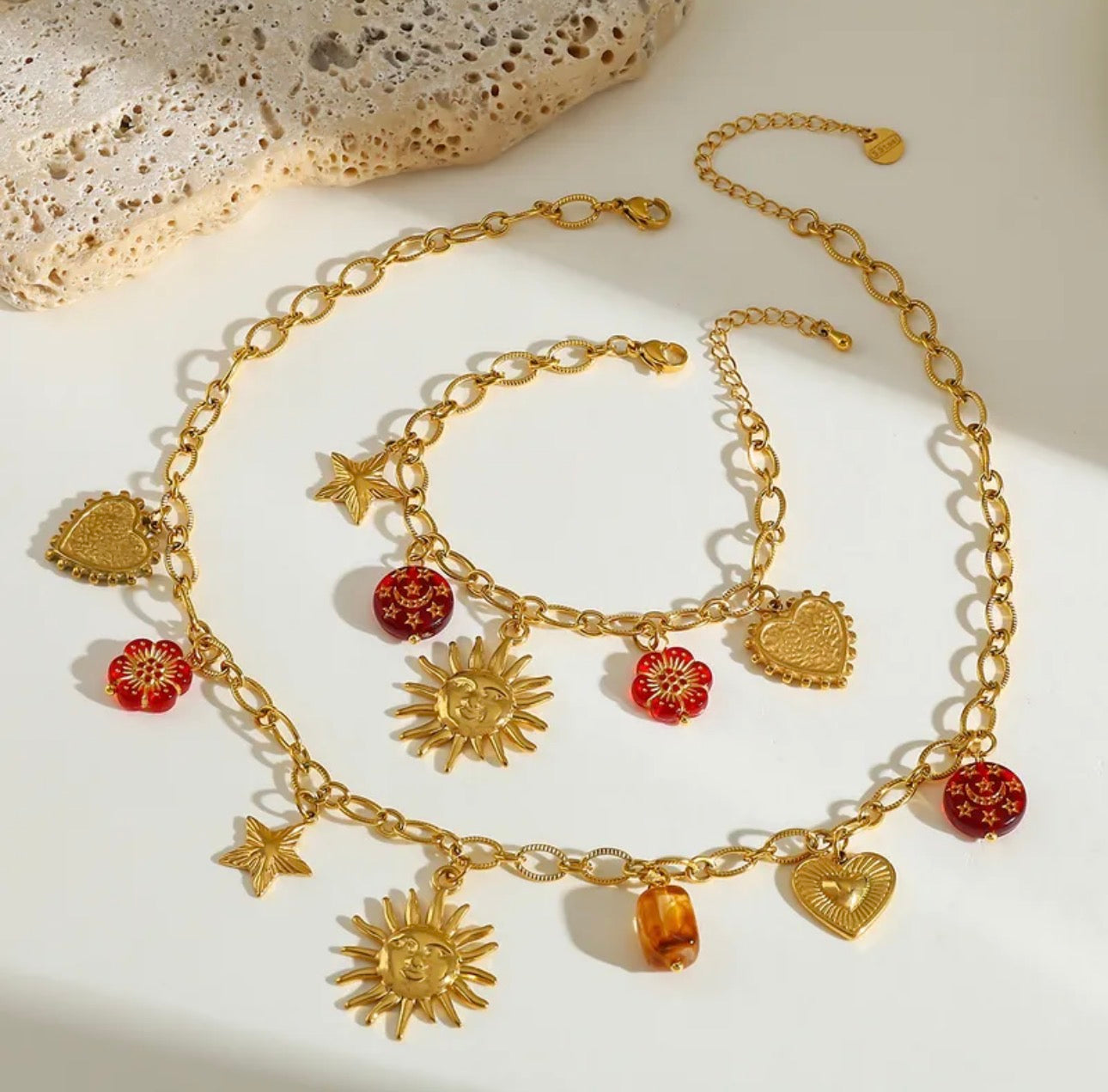 Sunset Charms – Goldene Sonne & Herz Anhänger | Kette & Armband | einzeln oder als Set