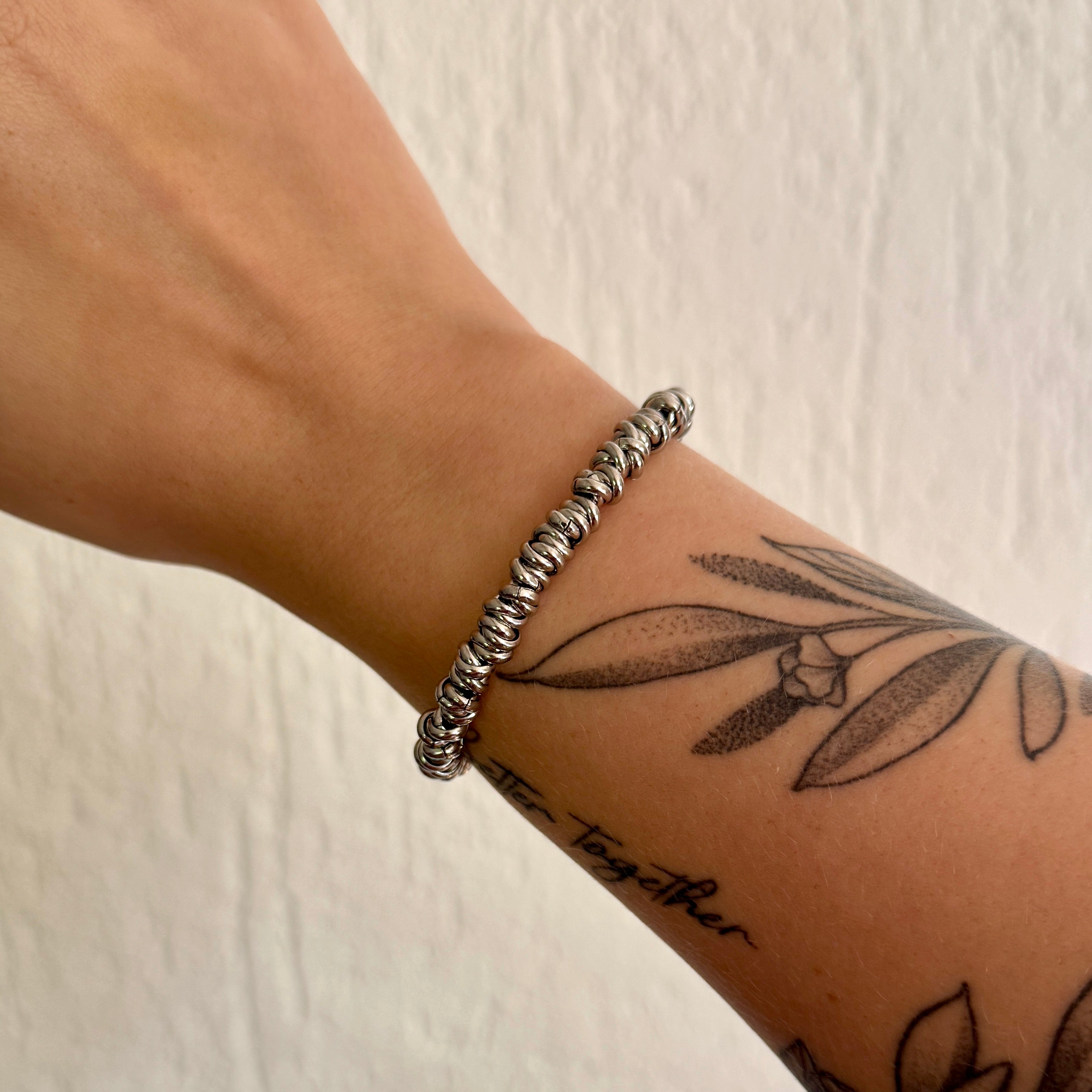 Luxe Coil – Edelstahl Armband in Gold & Silber