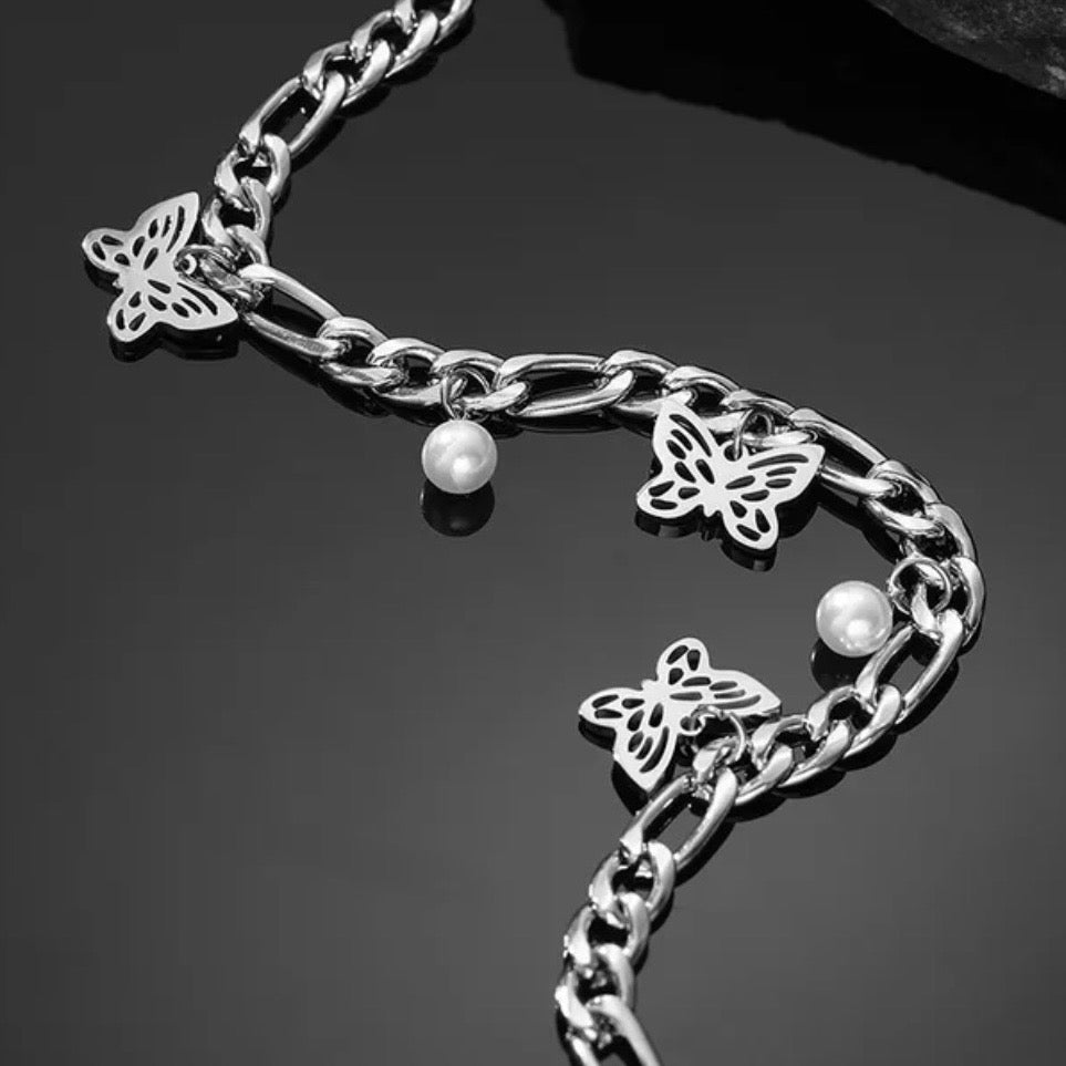Butterfly Charm Chain Bracelet – Edelstahl Armband mit Schmetterlings-Anhänger & Perlen