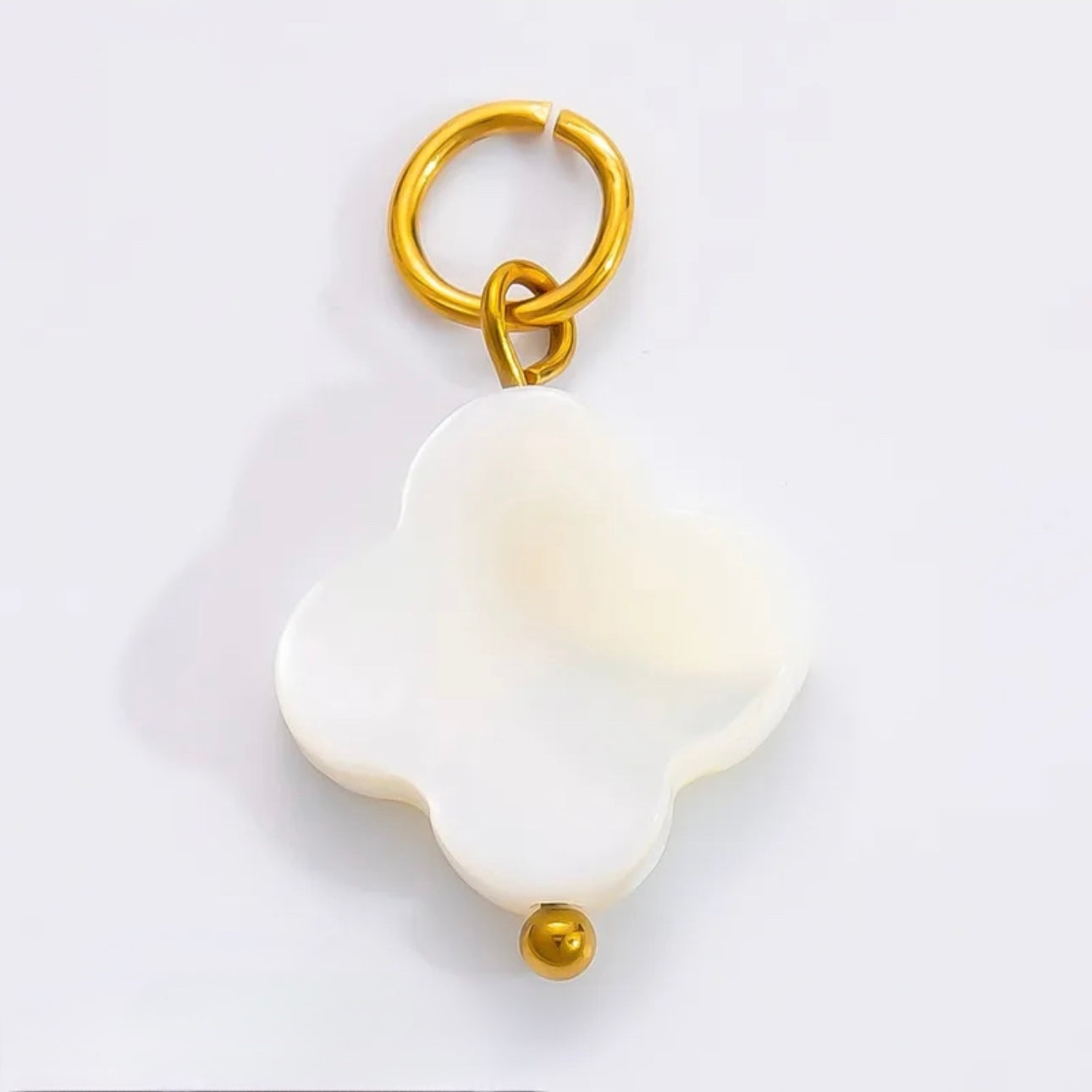 Lucky Charm – Vierblatt Anhänger in Perlmutt Weiß