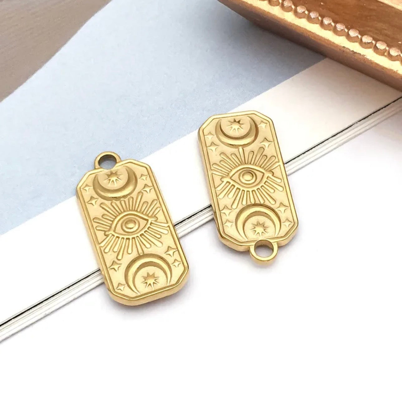Moon Oracle – Tarot-Style Charm aus Edelstahl (Gold)