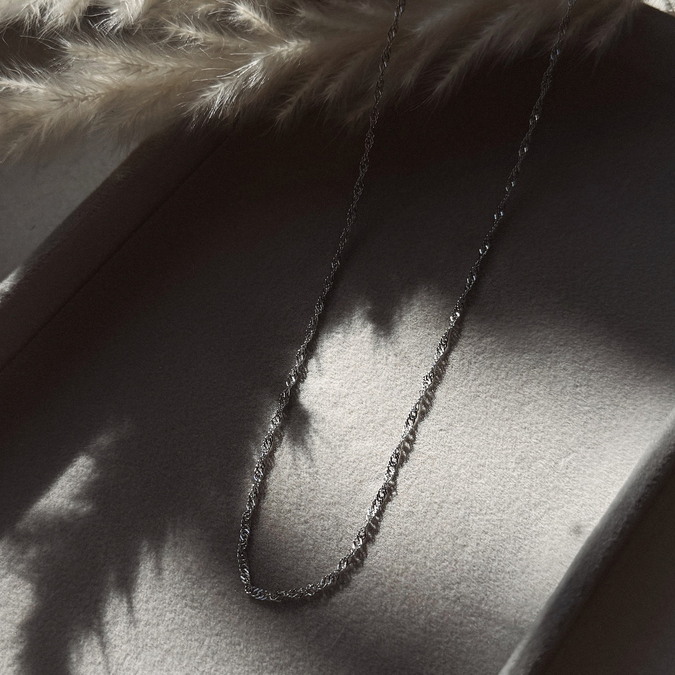 Twist & Shine Necklace – Edelstahl Charmbasis in Silber