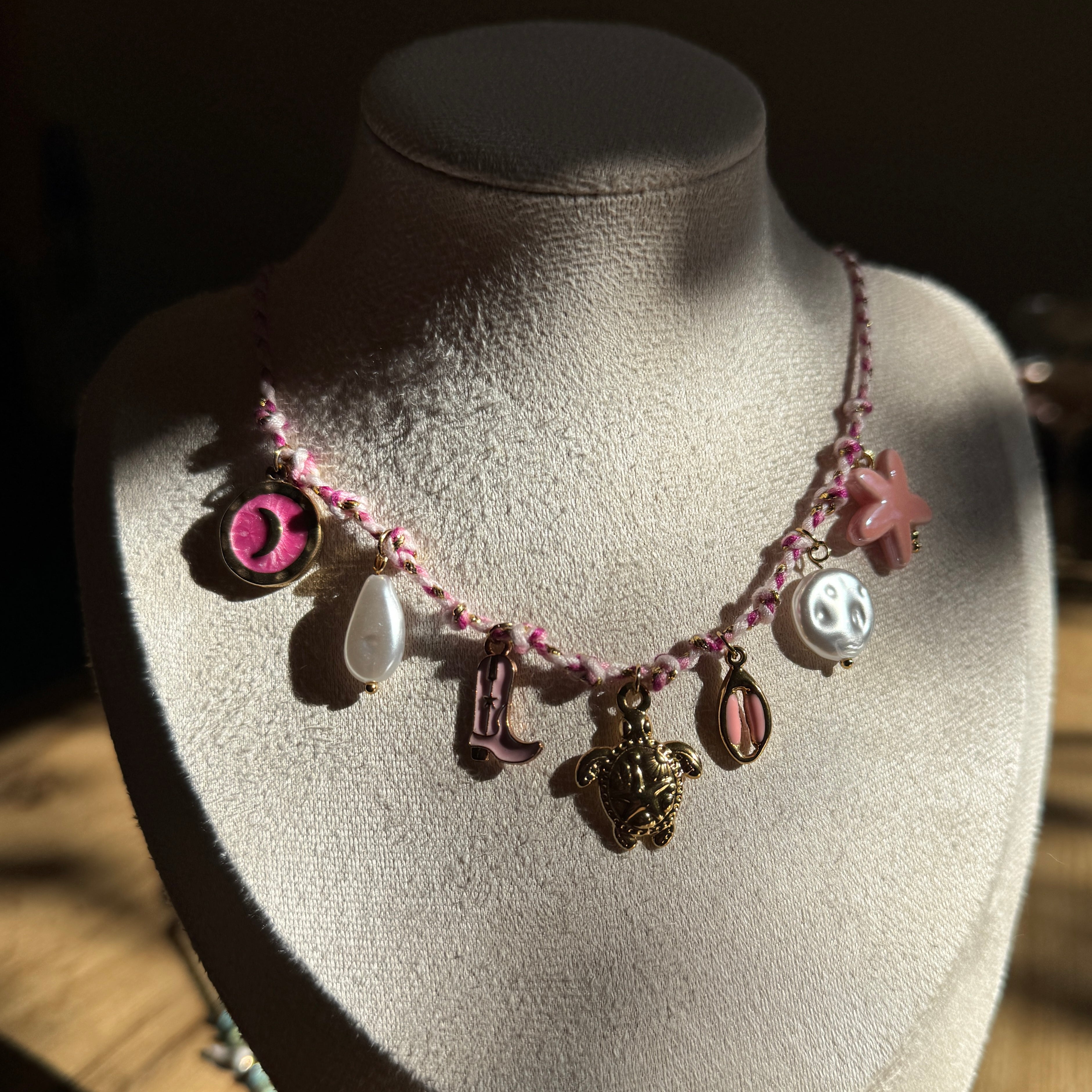 Pink Dreams – Verspielte Boho Halskette mit Mond & Schildkröte