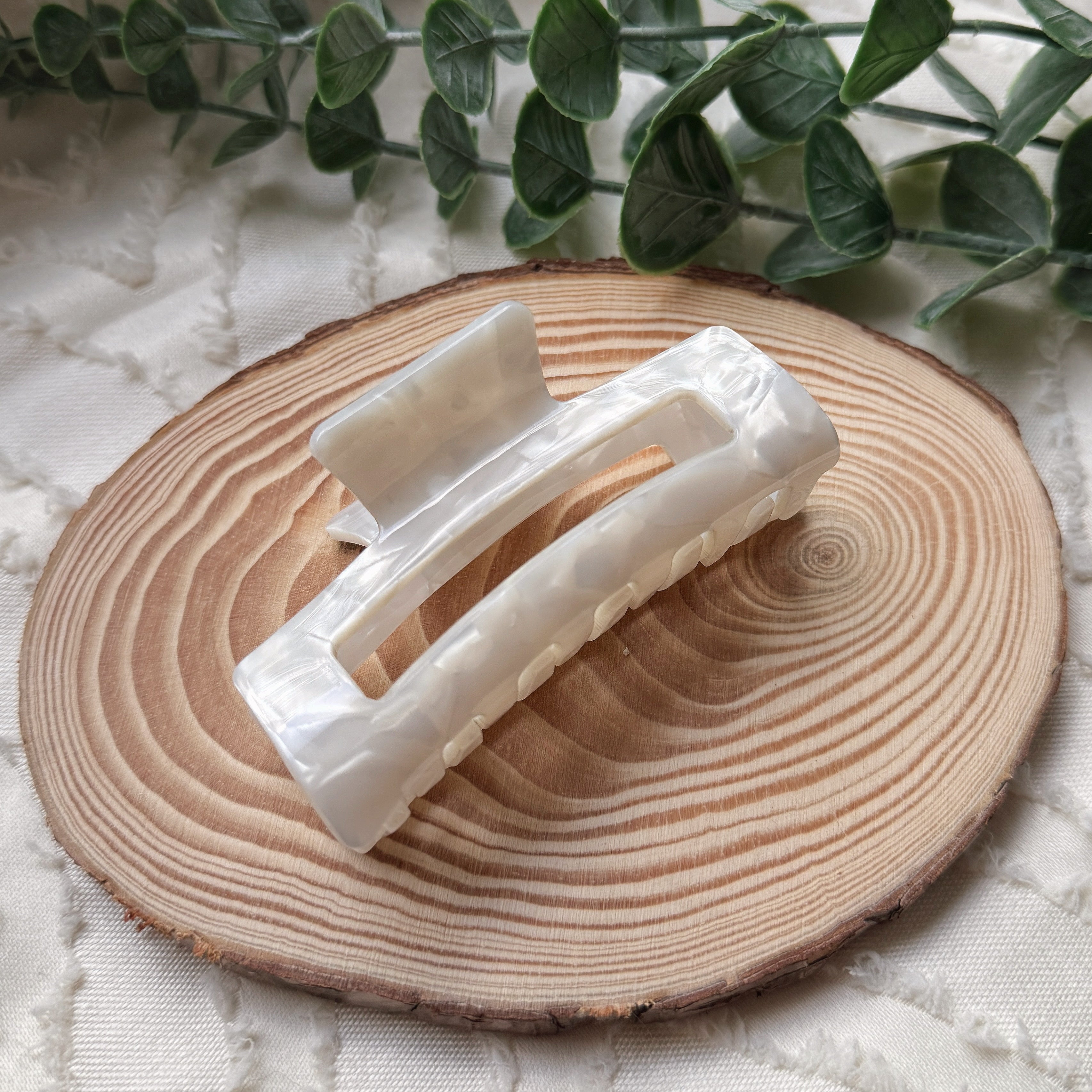 Alva – Elegante Haarspange in Perlmutt-Weiß | Haarklammer mit schimmernder Marmoroptik