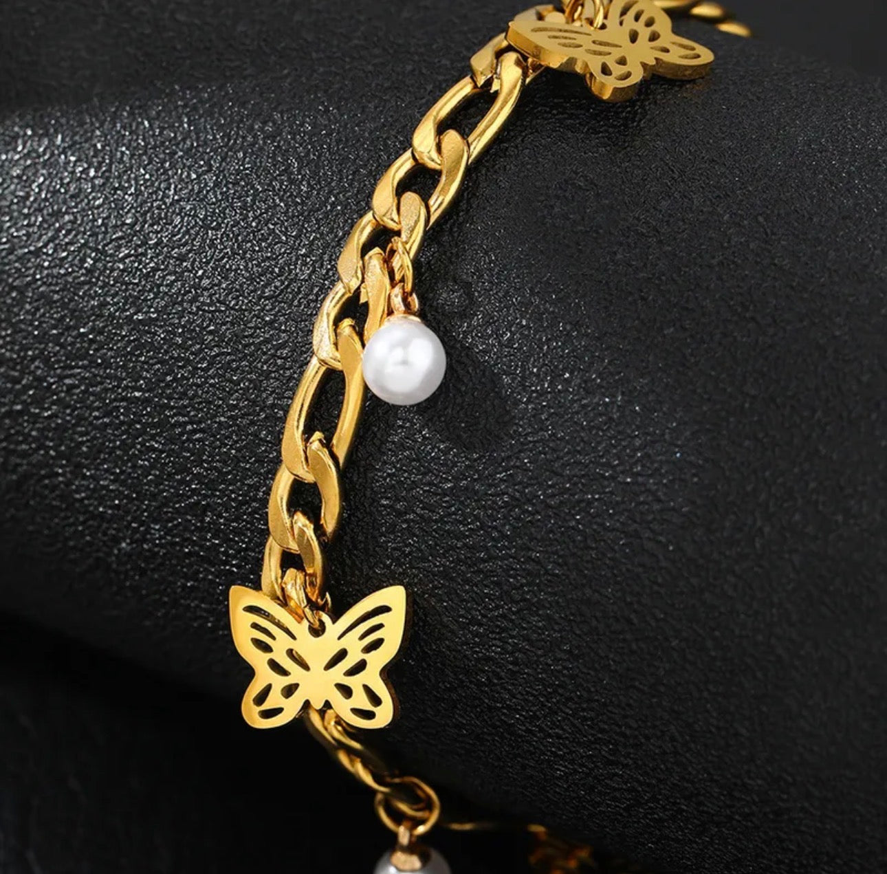Butterfly Charm Chain Bracelet – Edelstahl Armband mit Schmetterlings-Anhänger & Perlen