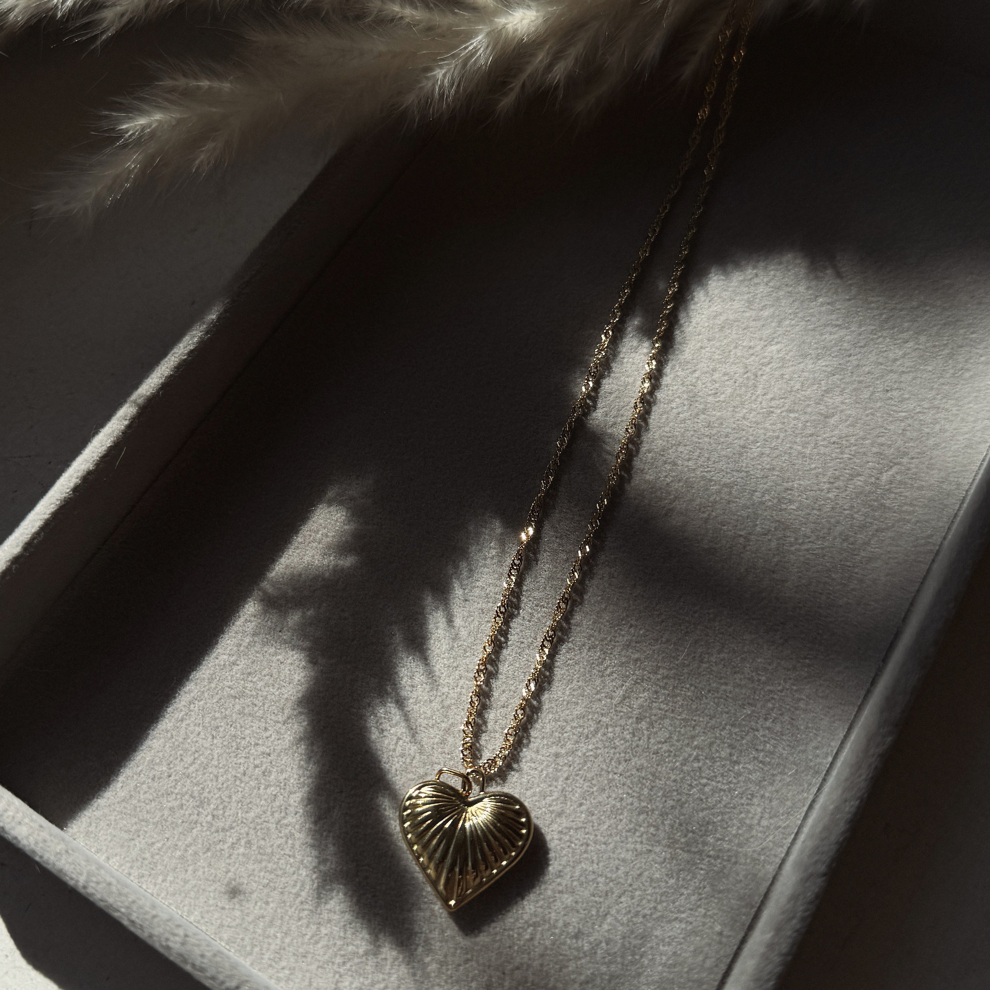 Twist & Shine Necklace – Edelstahl Charmbasis in Gold