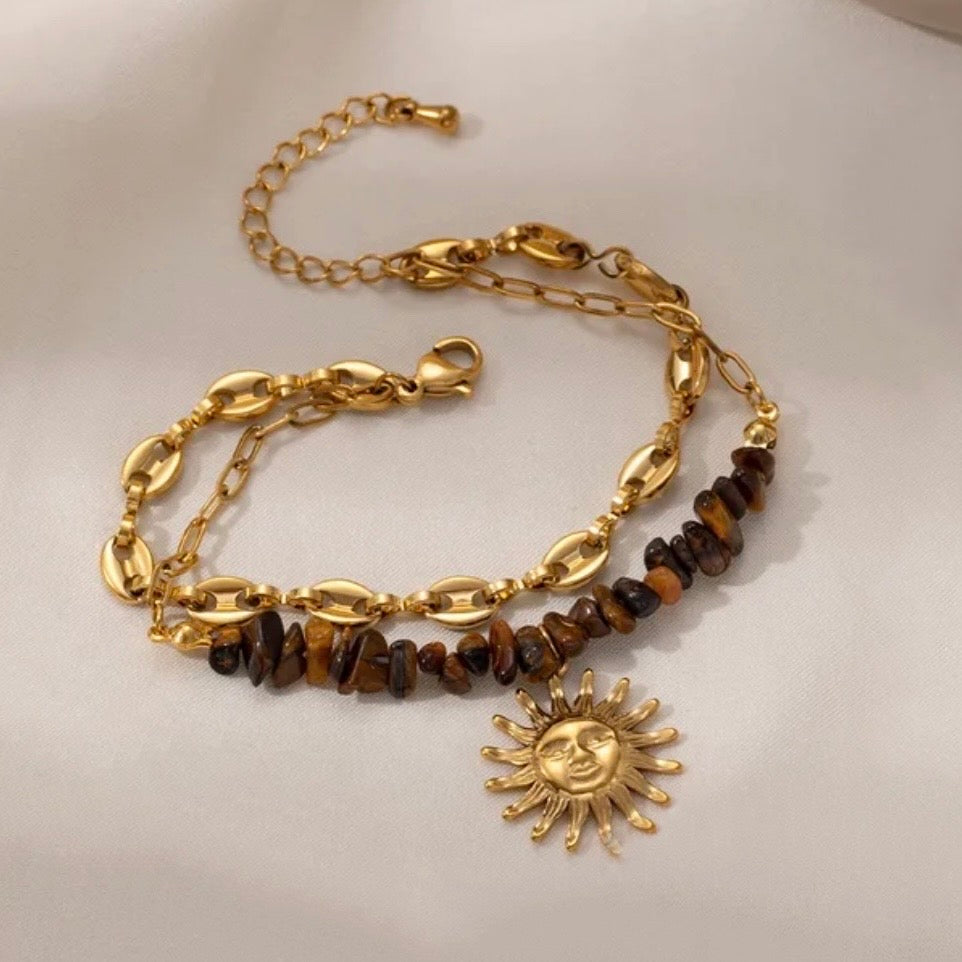 Solaris Stone Bracelet – Sonnenanhänger Armband mit Tigerauge & Edelstahl-Details