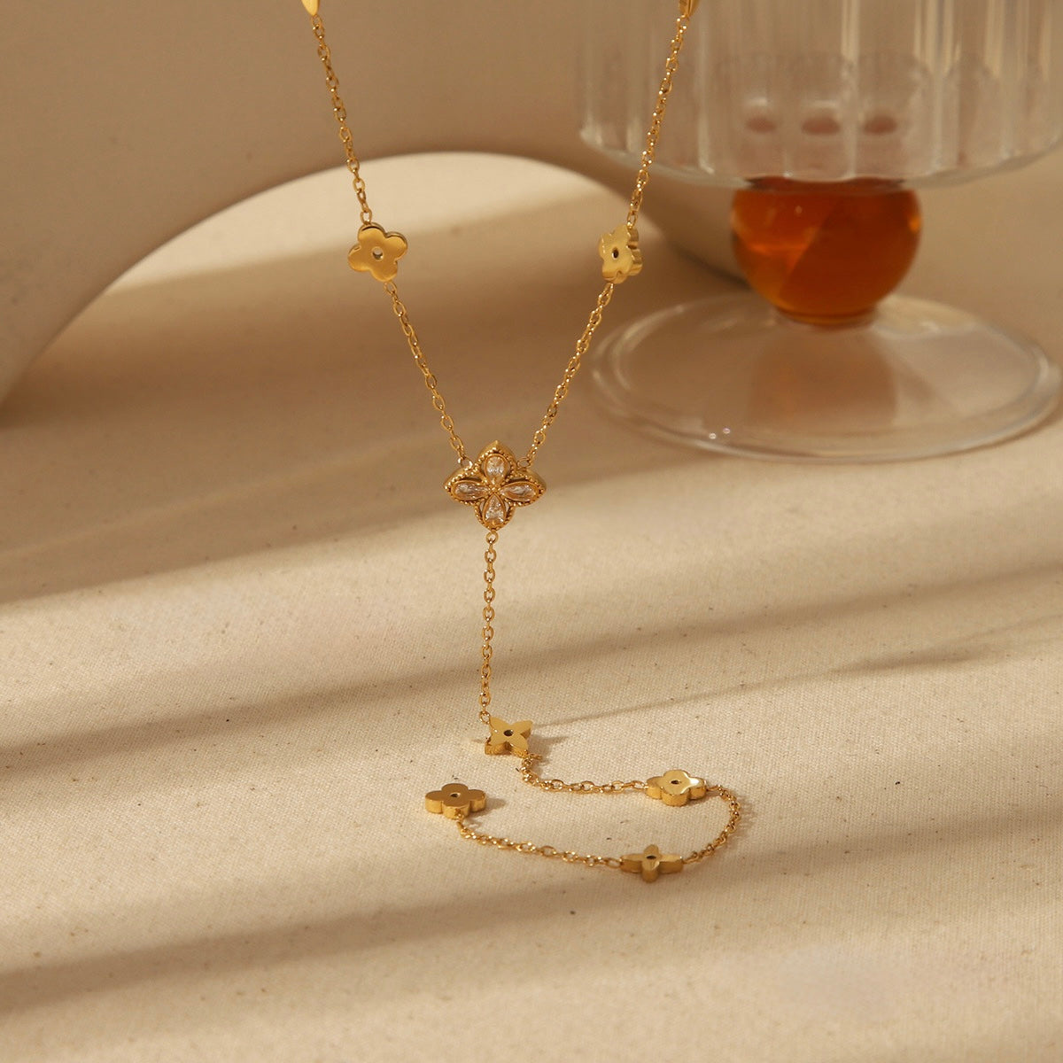 Golden Blossom Drop Necklace – Edelstahl Y-Kette mit Zirkonia-Flower