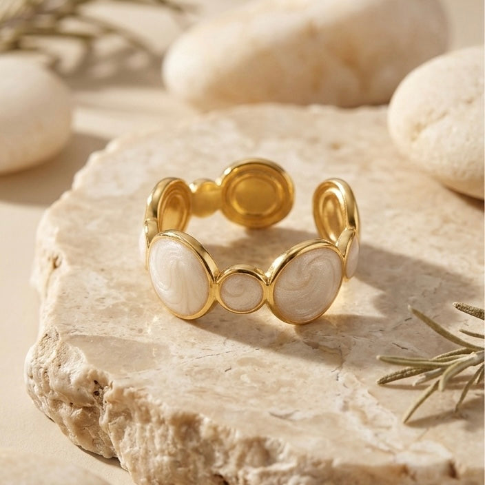 Luna Pearl Glow – Verstellbarer Edelstahlring mit schimmerndem Perlmutt-Finish