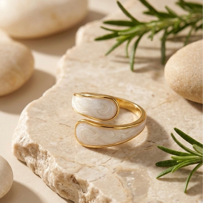 Aurora Wave Pearl – Offener Edelstahlring mit Perlmutt-Verlauf