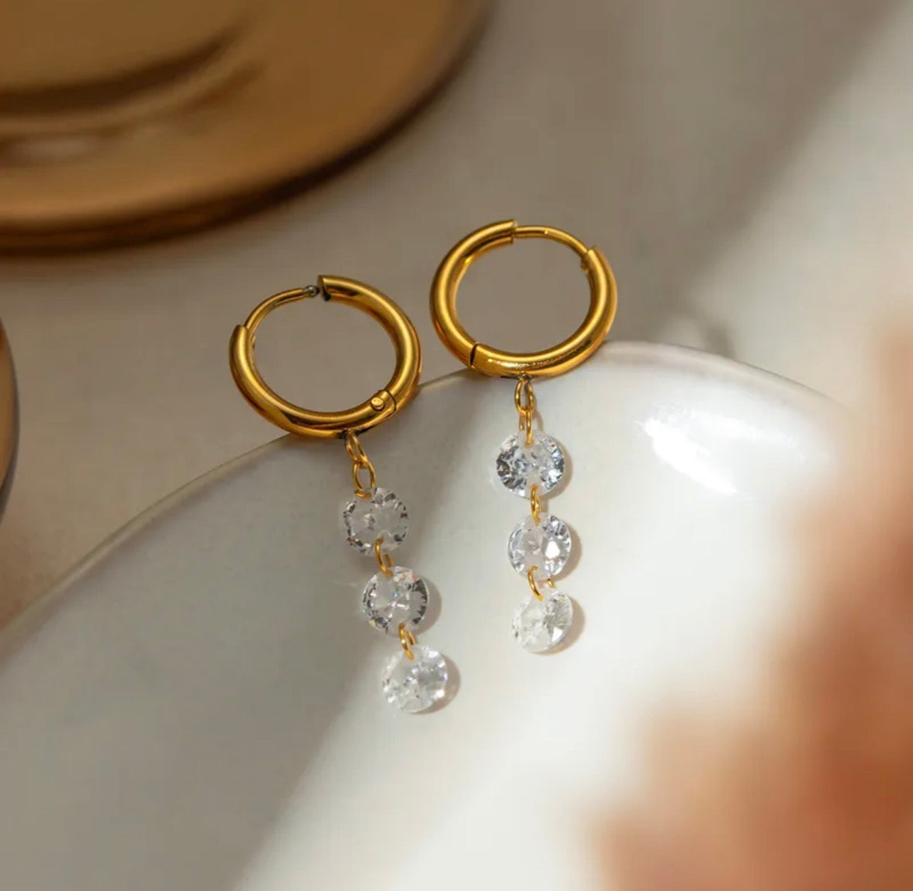 Crystal Drop Breeze – Hoops mit klaren Kristallanhängern