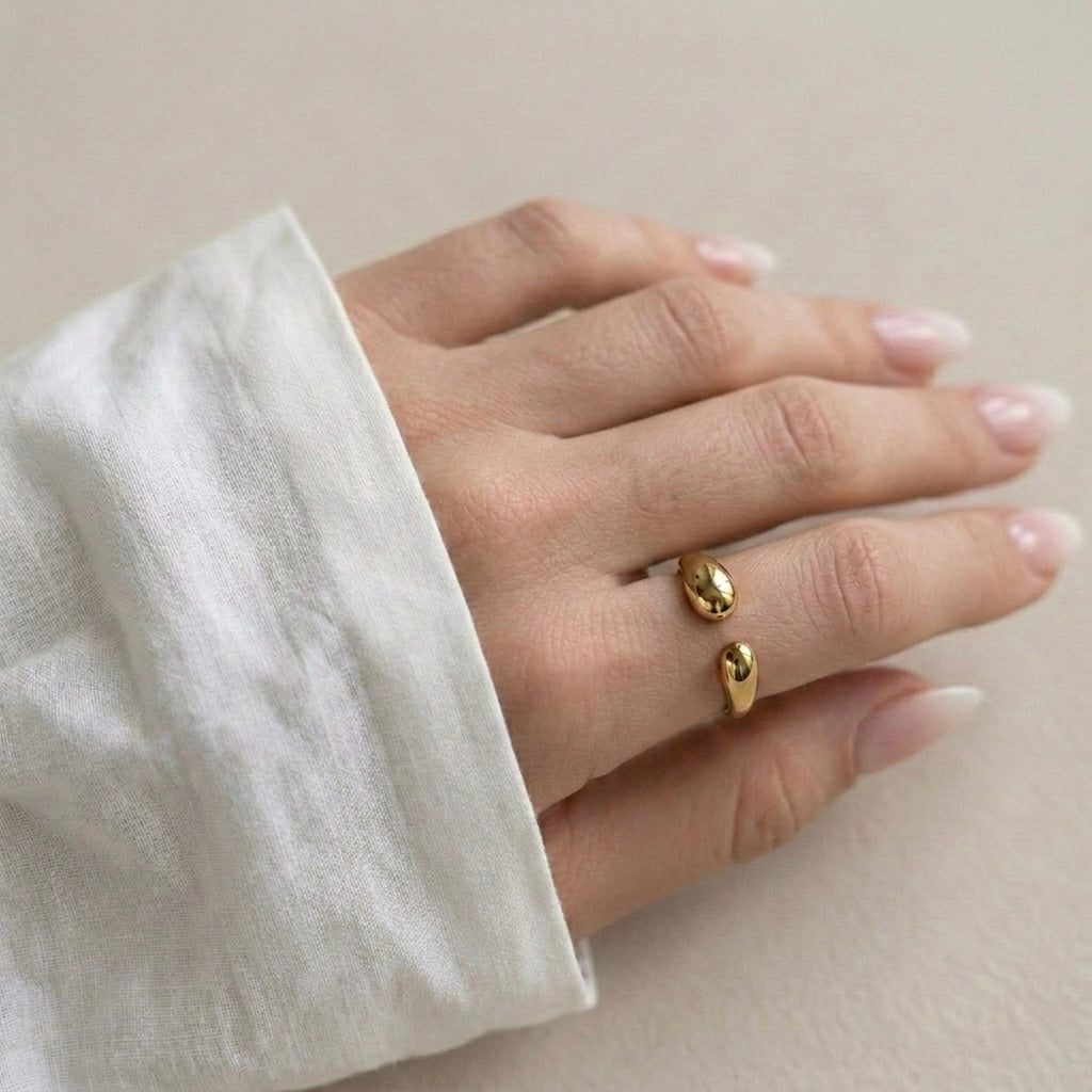 Nova Bold – Goldener Edelstahlring mit Kugel-Design