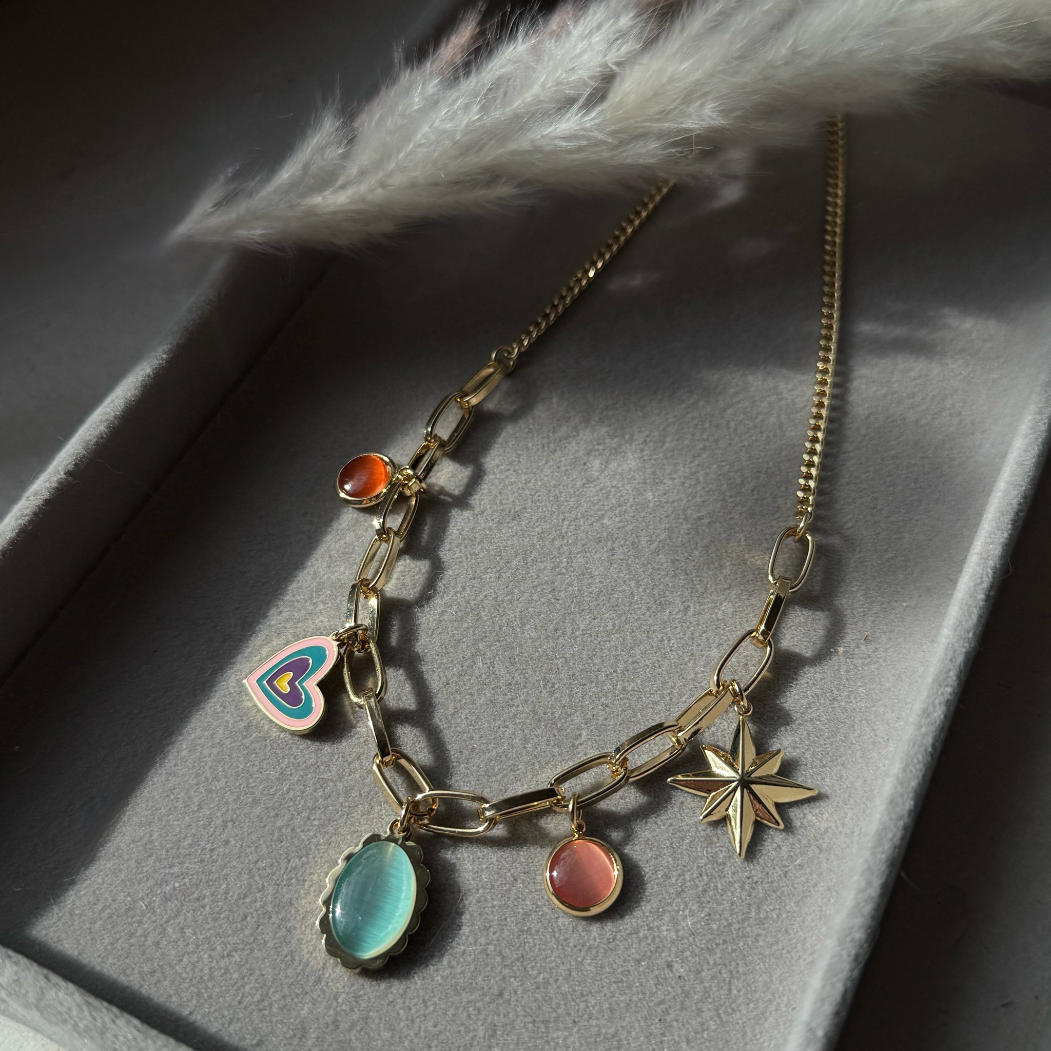 Aurora Amour – Edelstahlkette mit bunten Charms & Edelstein-Optik