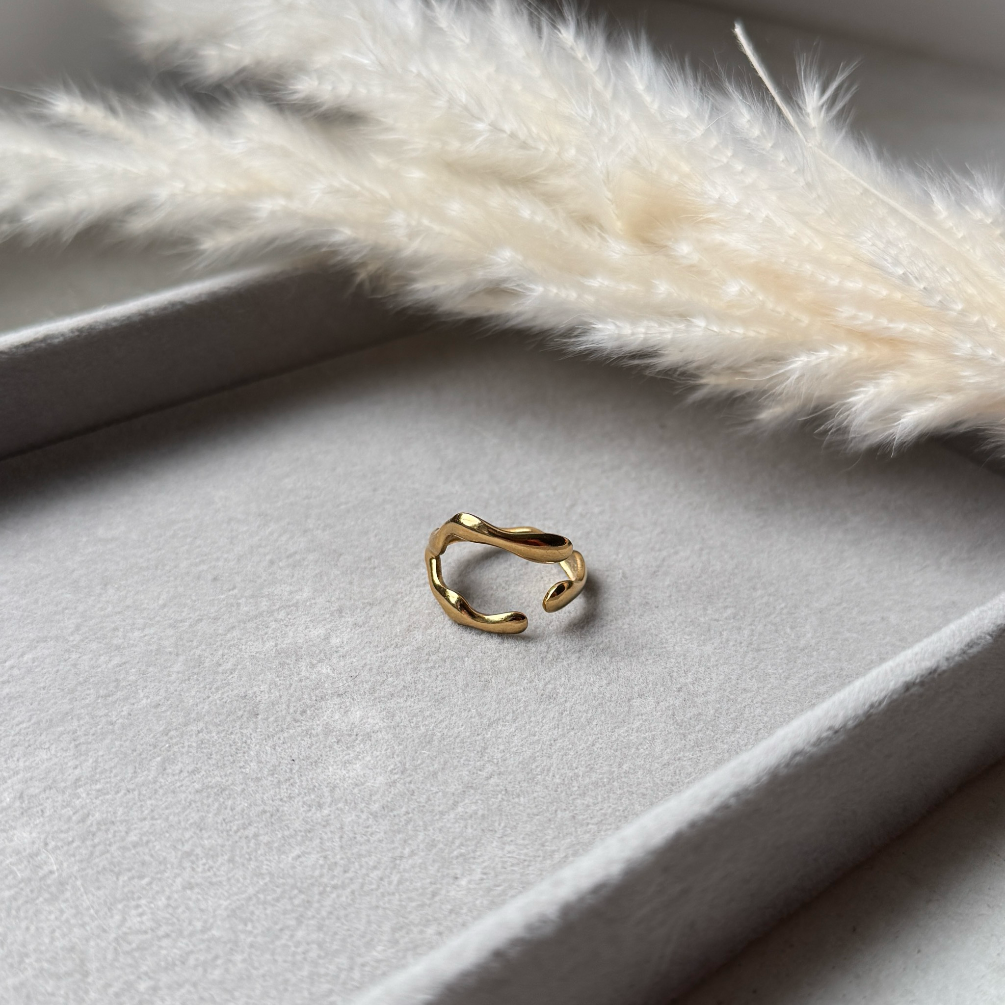 Aurora Wave – Offener Struktur-Ring | Gold