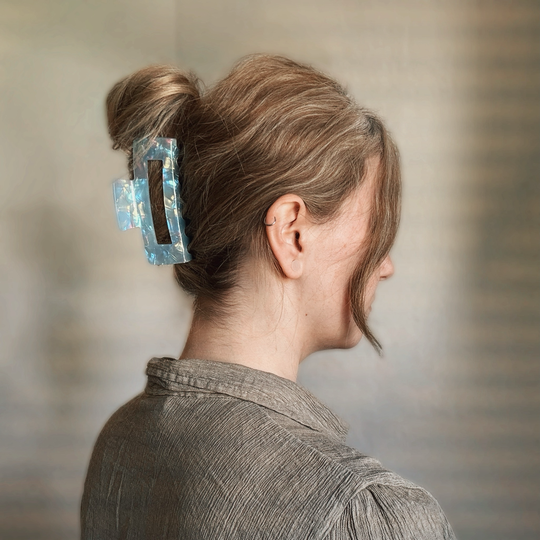 Aurora – Haarspange mit holografischem Schimmer | Eisblau & Regenbogenglanz