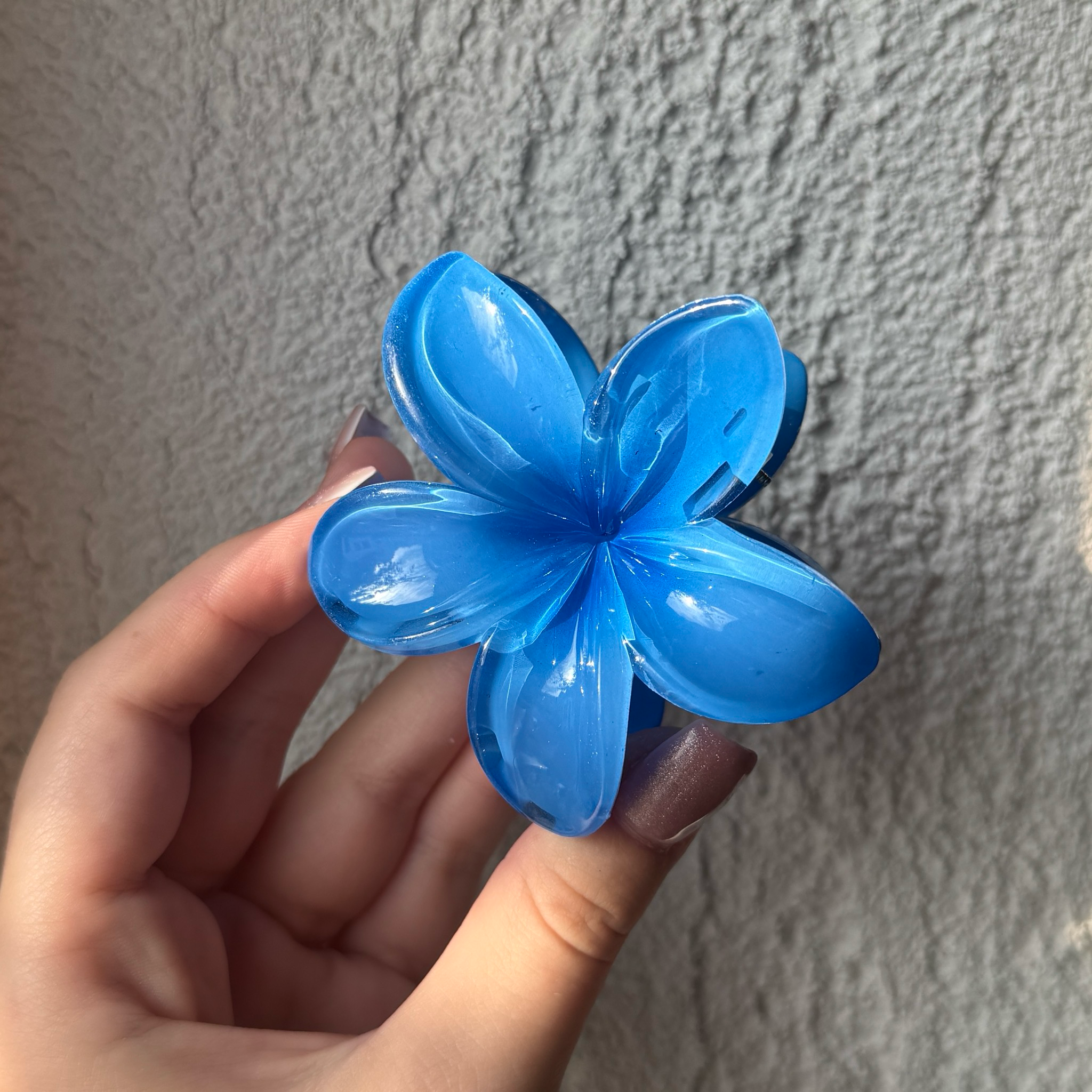 Blue Lagoon – Acryl-Haarspange in Blumenform