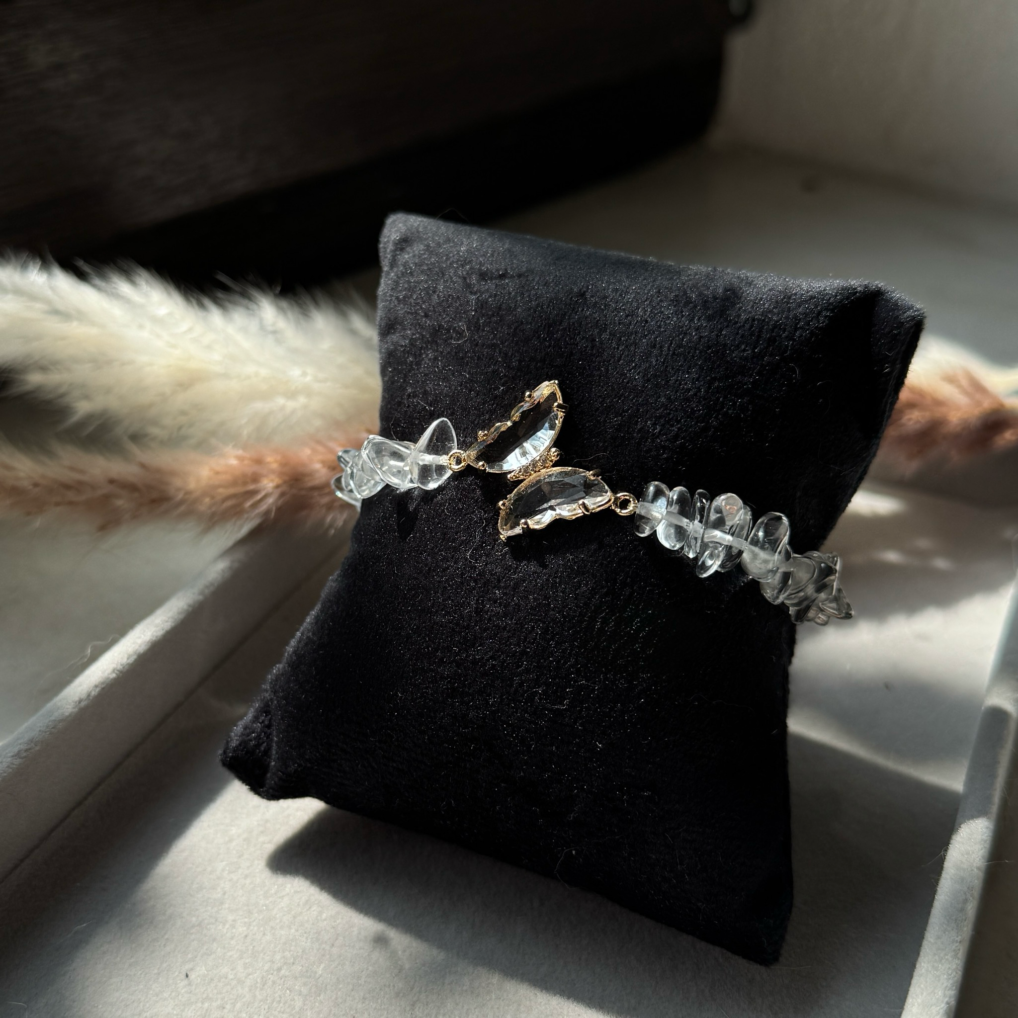 Clear Wings – Bergkristall Armband mit Schmetterling