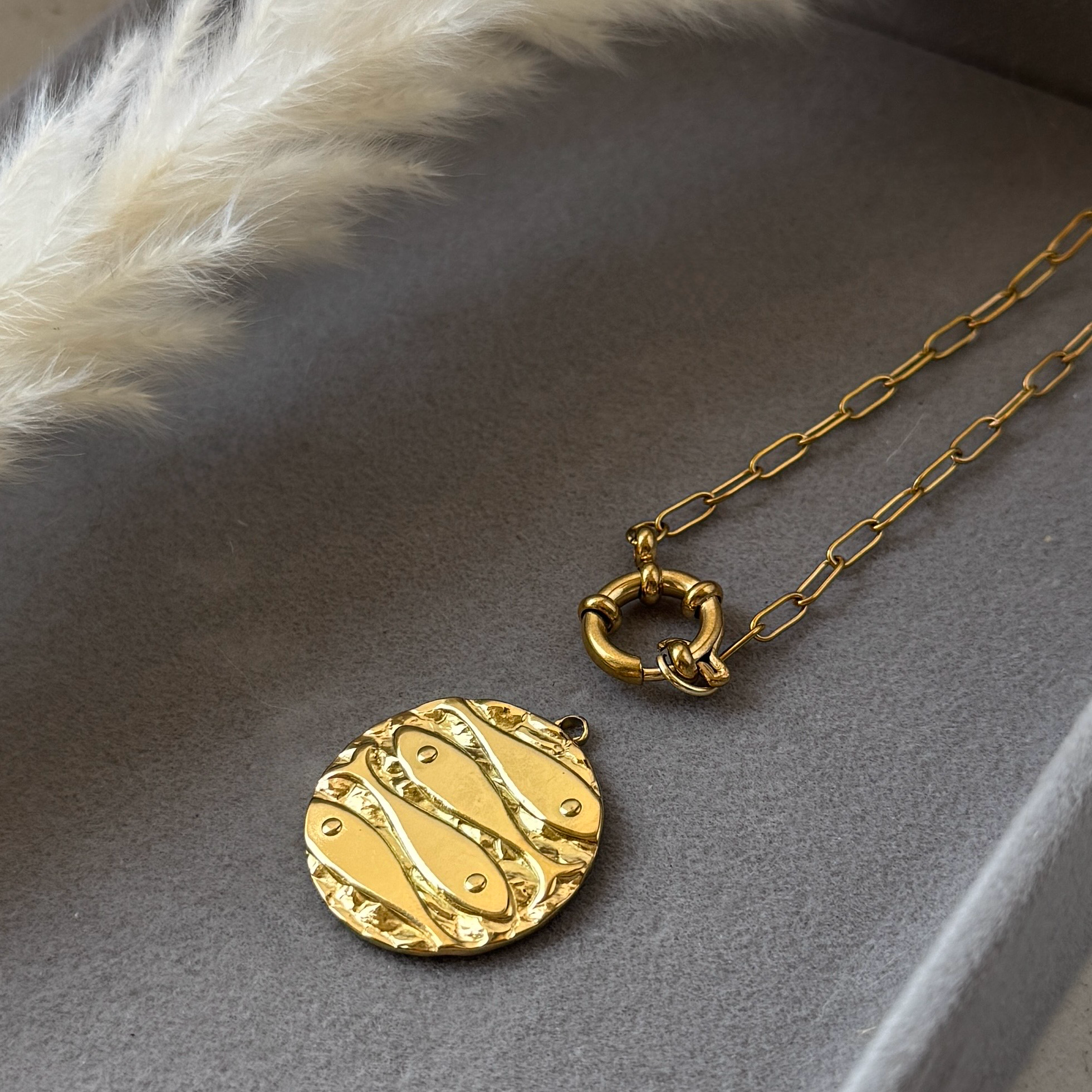 Gold Tide – Fischmuster-Charm rund aus Edelstahl | Gold