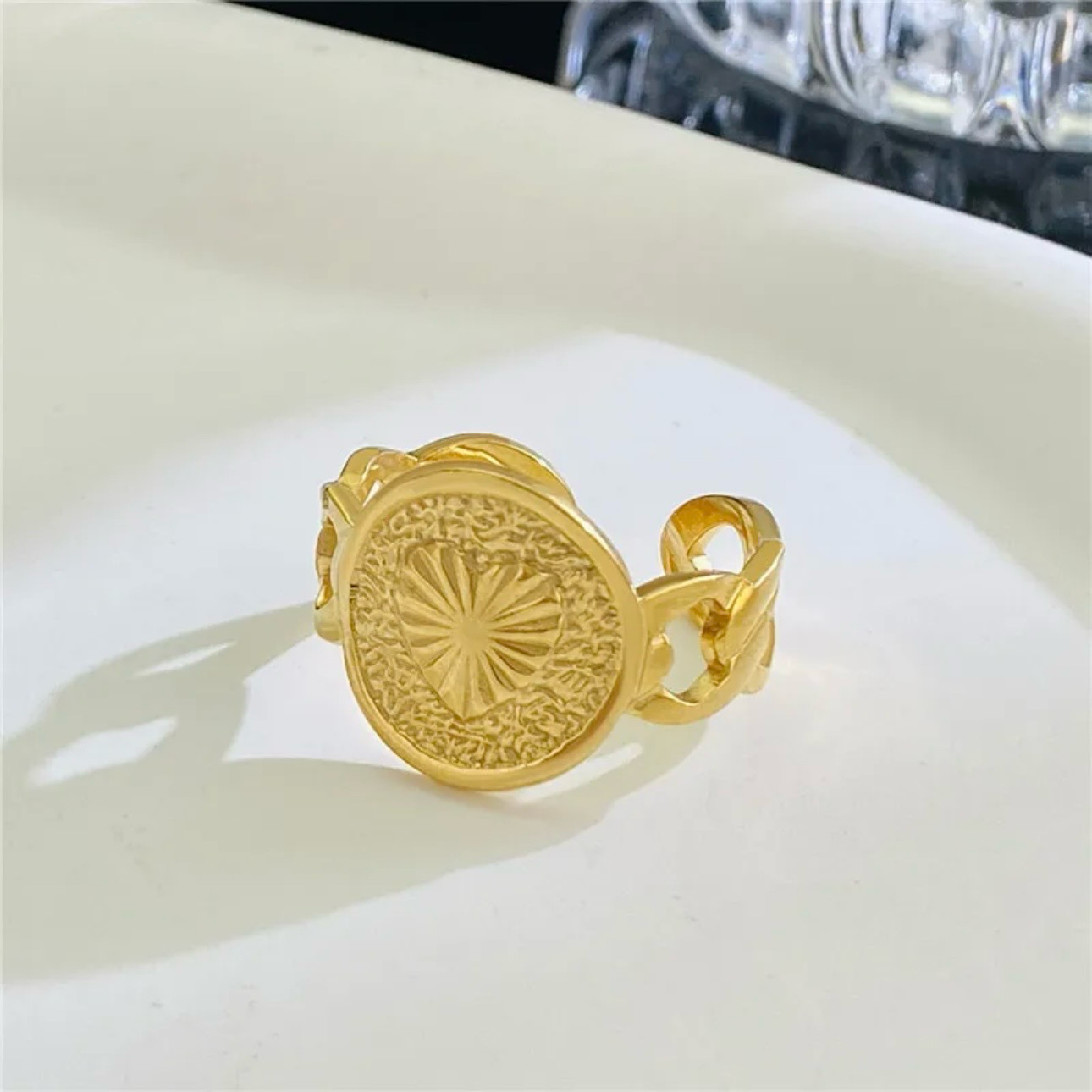 Golden Heart Medallion – Edelstahl Ring vergoldet