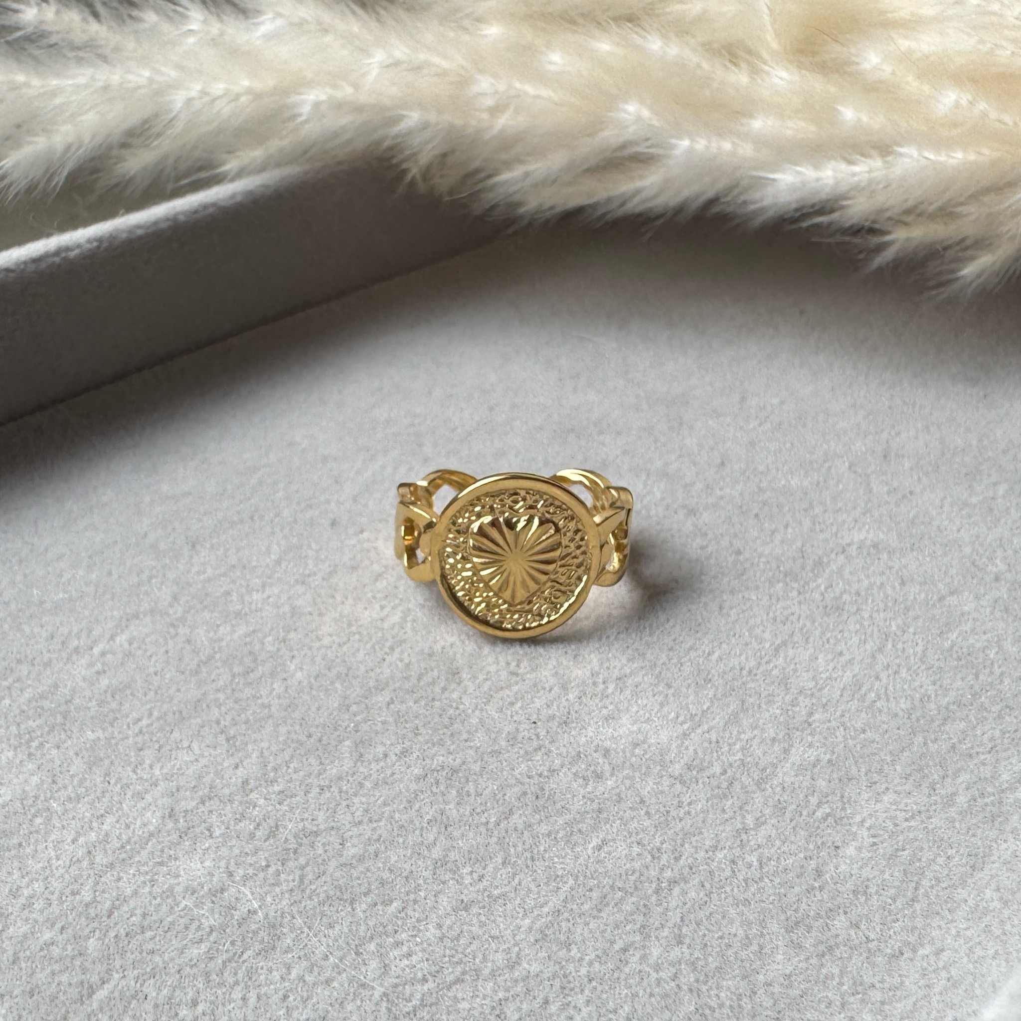 Golden Heart Medallion – Edelstahl Ring vergoldet