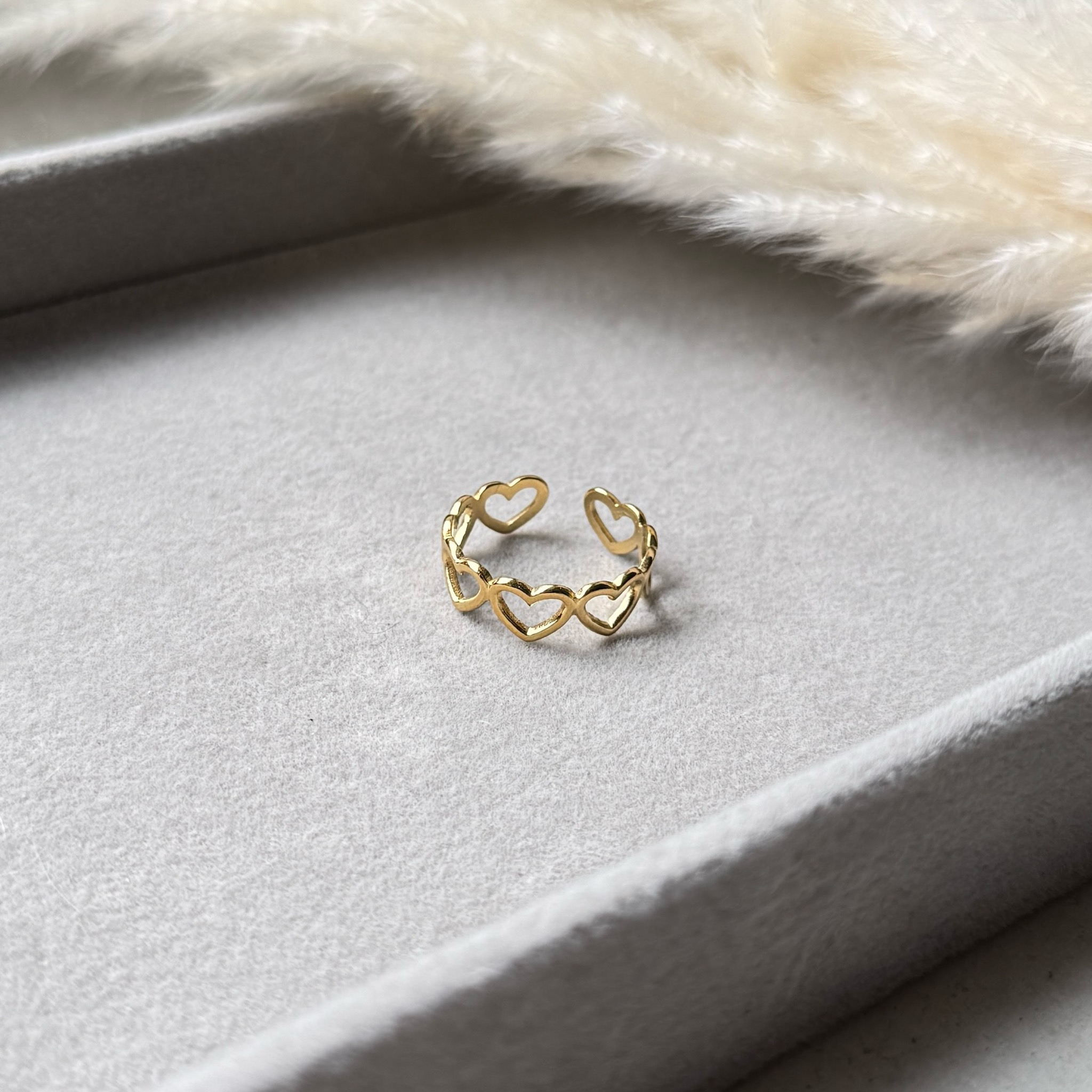 Golden Hearts – Edelstahl Ring mit Herz-Design
