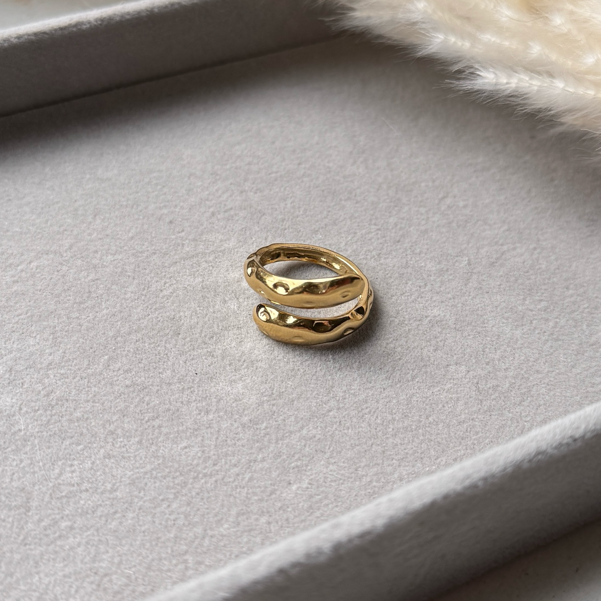 Golden Lines – Zweireihiger Ring in Gold