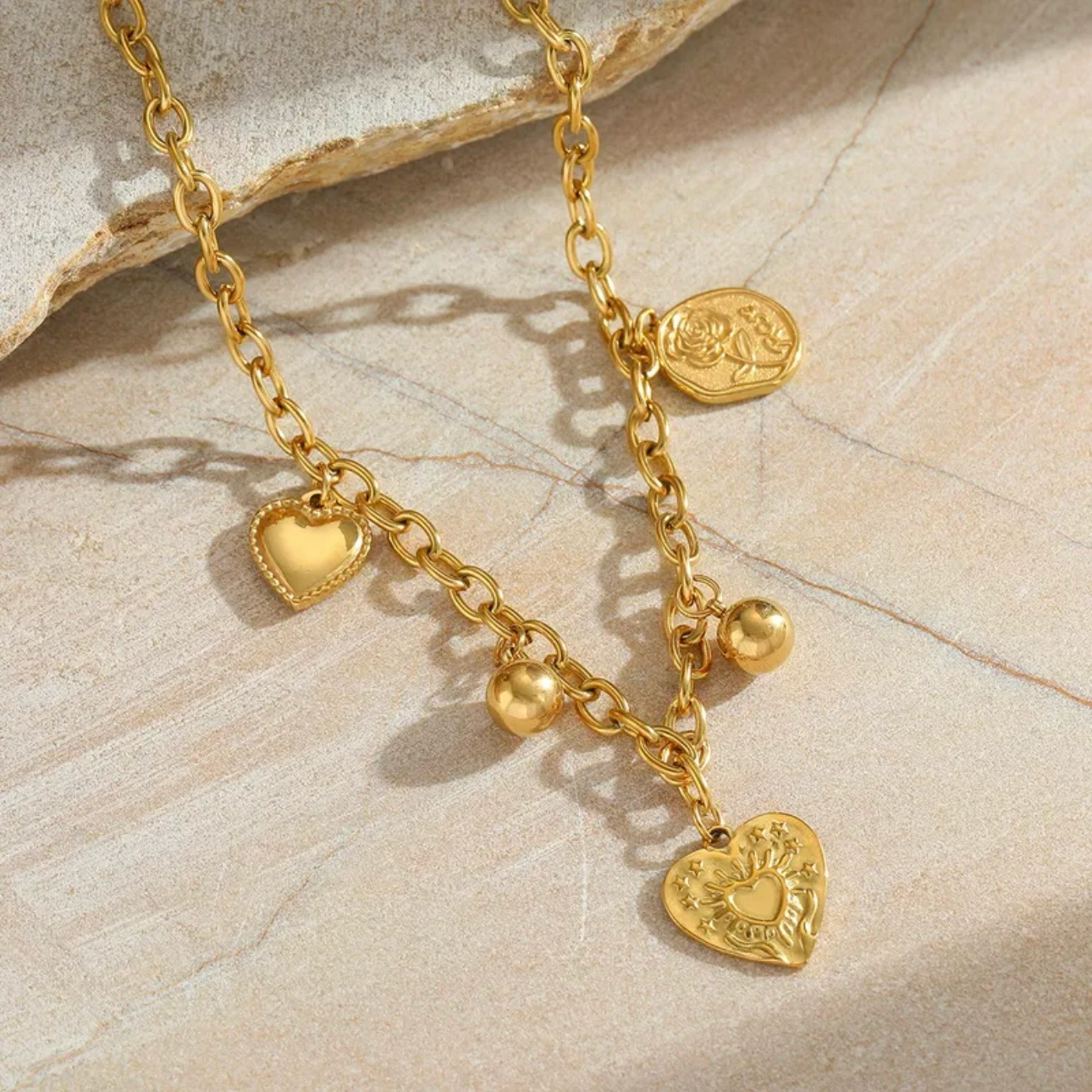 Golden Romance – Edelstahlkette &-armband mit Herz- und Rosen-Charm