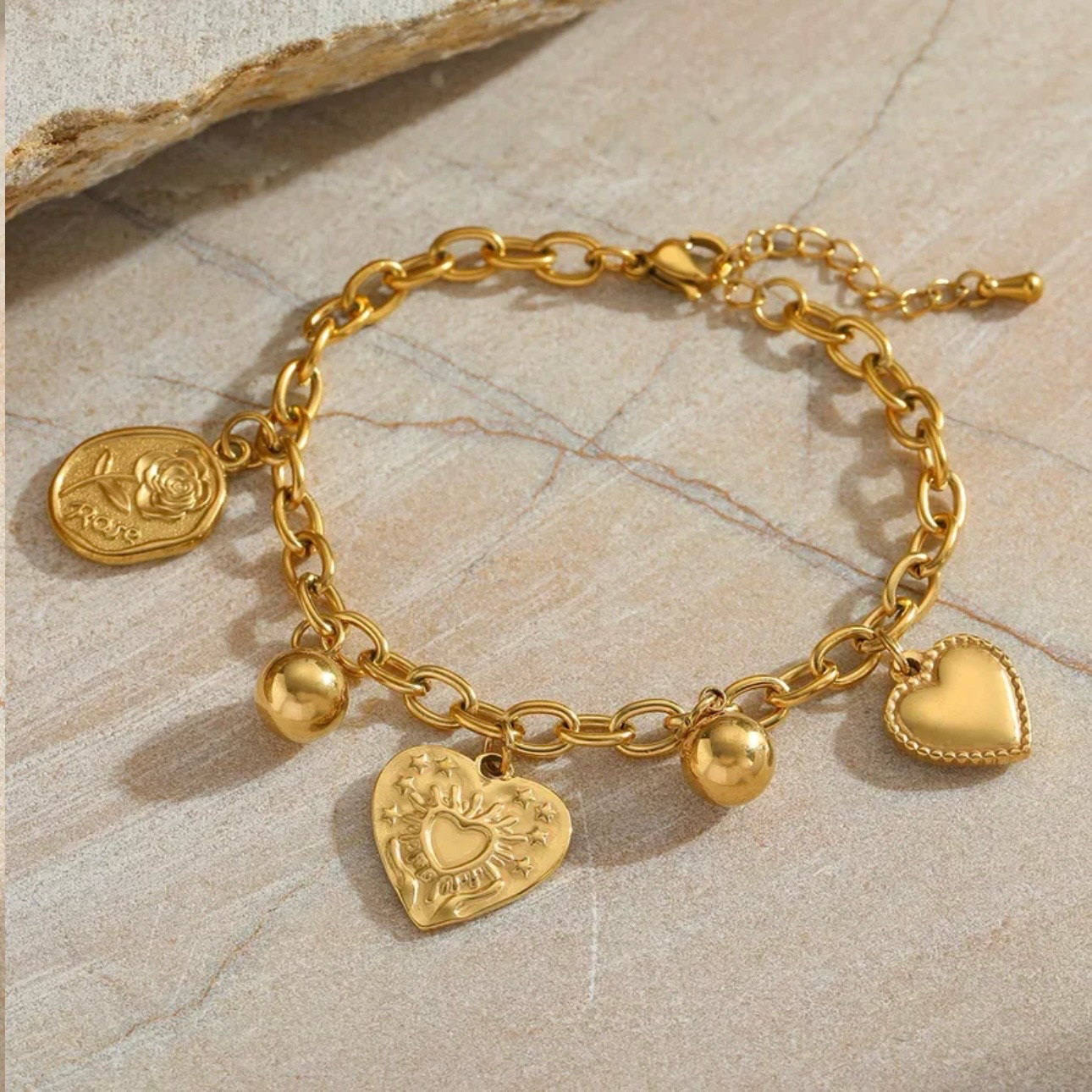 Golden Romance – Edelstahlkette &-armband mit Herz- und Rosen-Charm