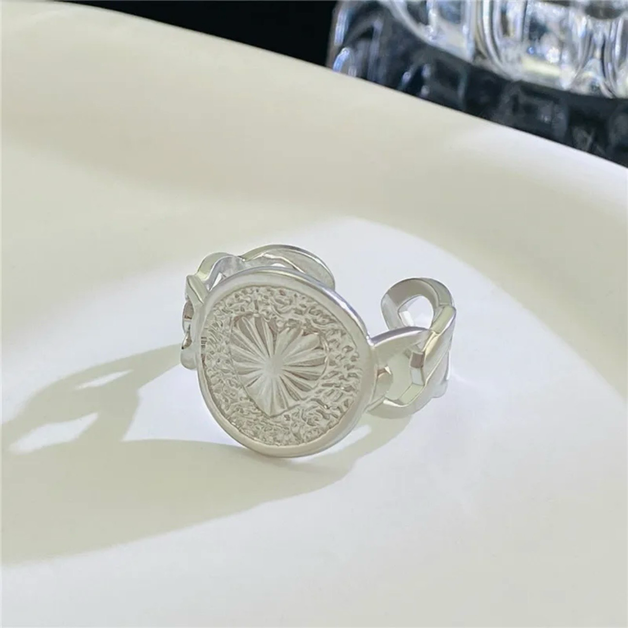 Heart Medallion – Edelstahl Ring mit Herz-Münze | Silber