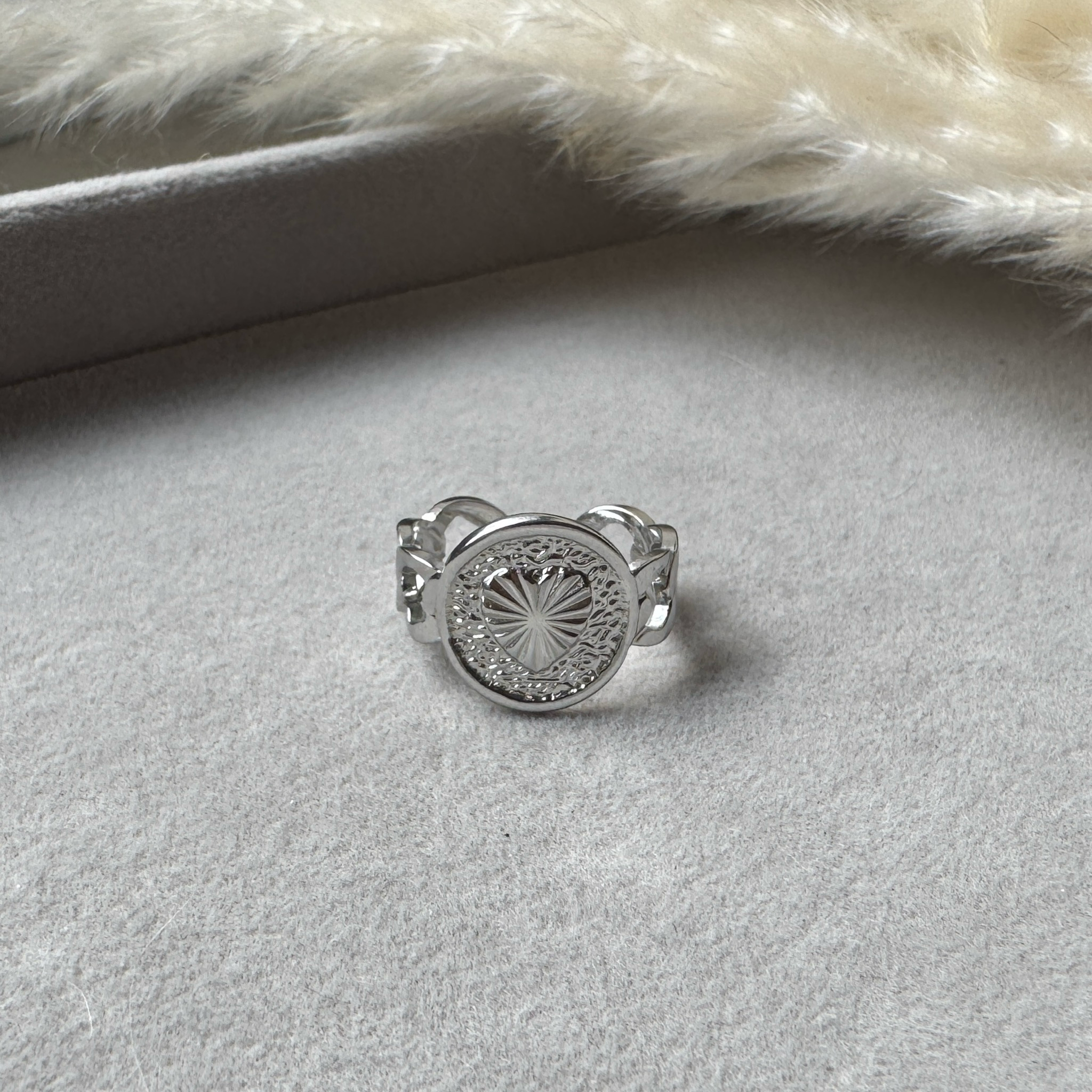 Heart Medallion – Edelstahl Ring mit Herz-Münze | Silber