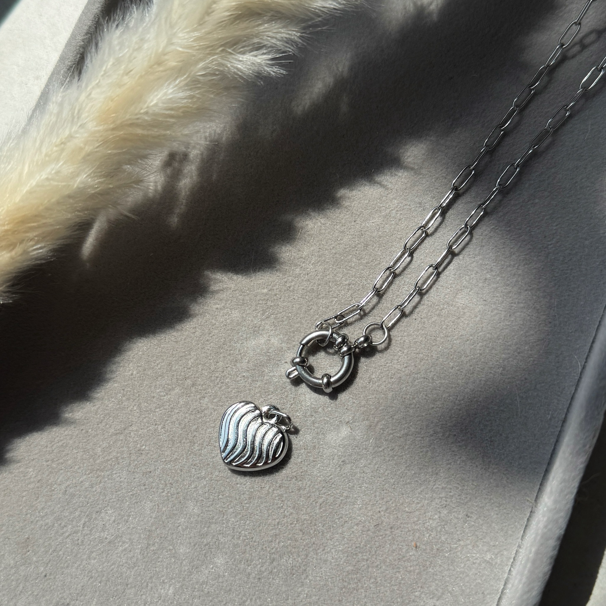 Heartwave – Charm-Anhänger mit Wellenstruktur | Silber