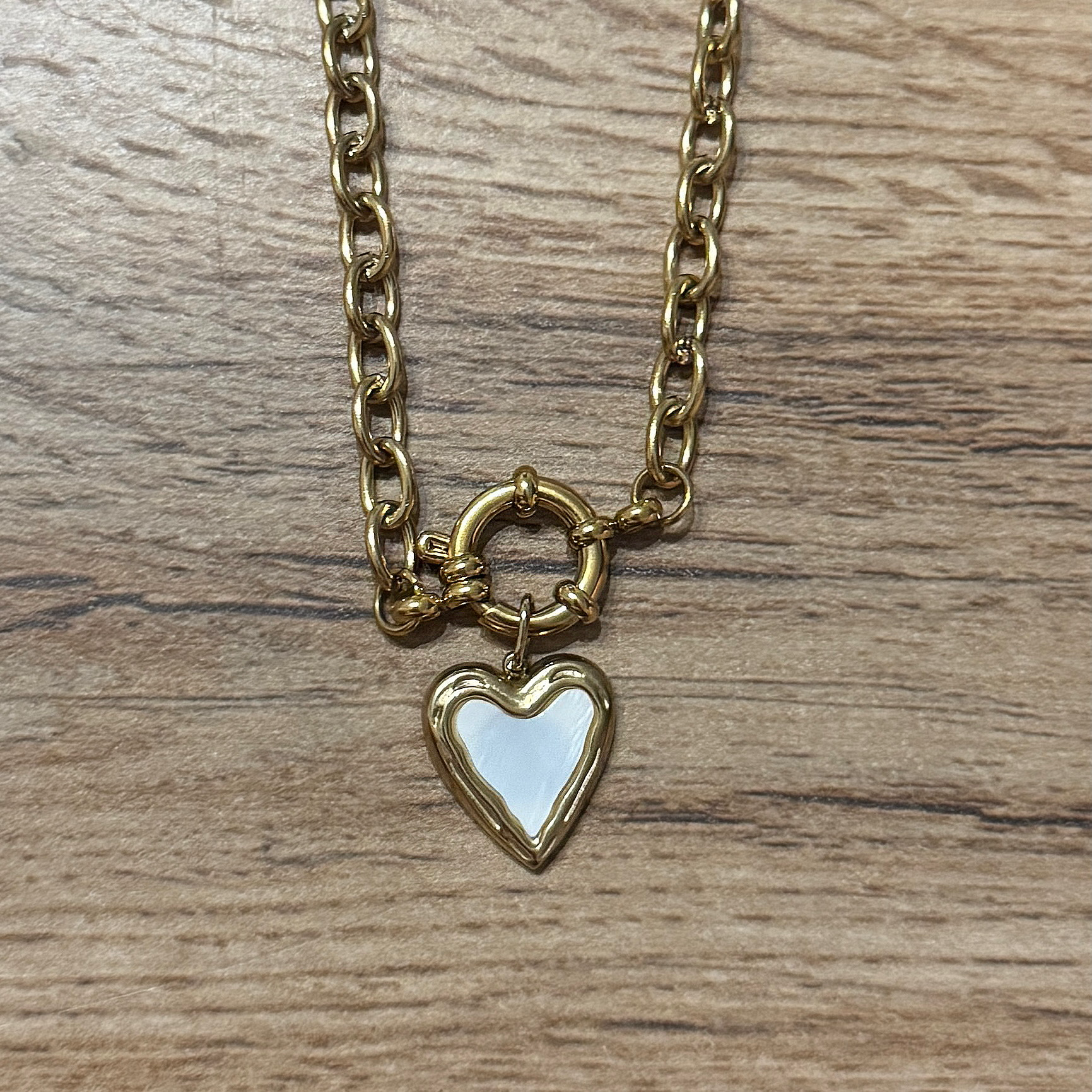 Ivory Love – Charm-Anhänger mit weißer Emaillefüllung | Gold
