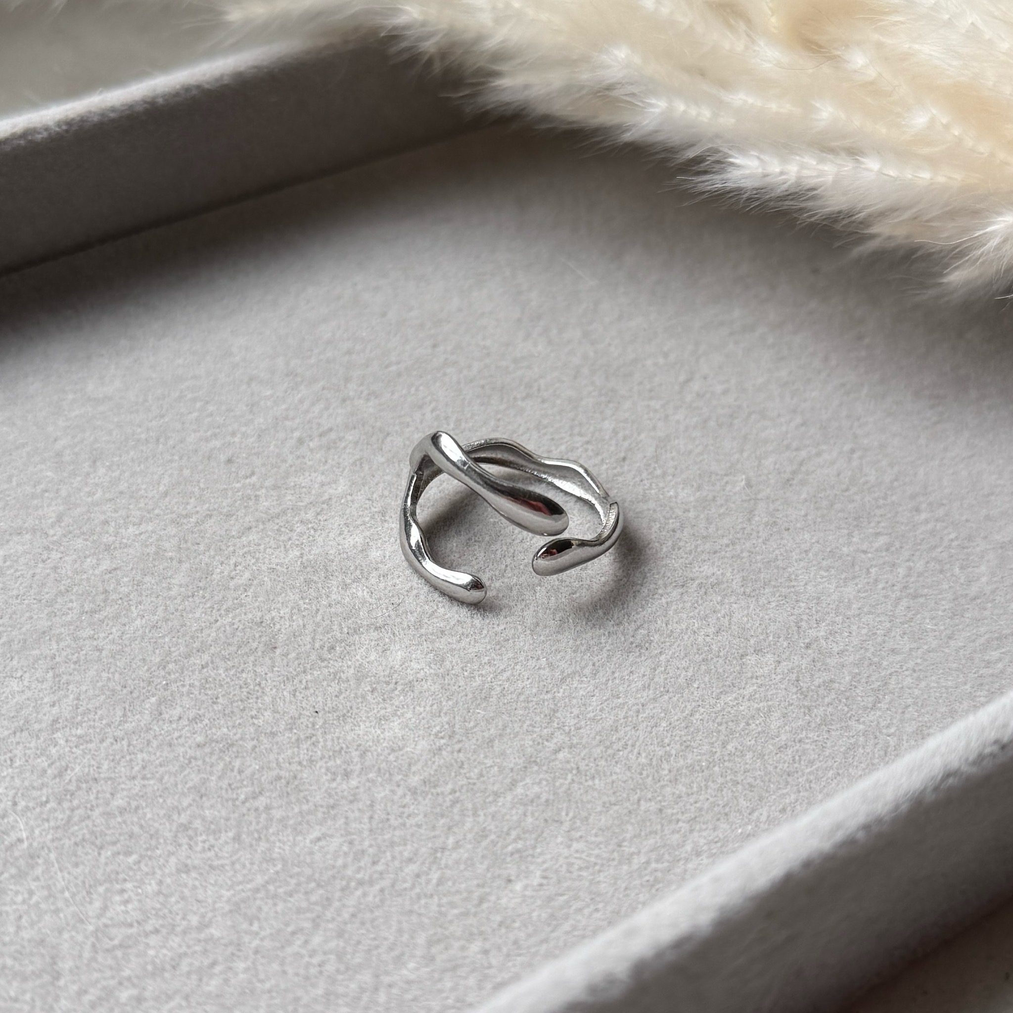 Lunar Wave – Offener Silber-Ring mit Struktur