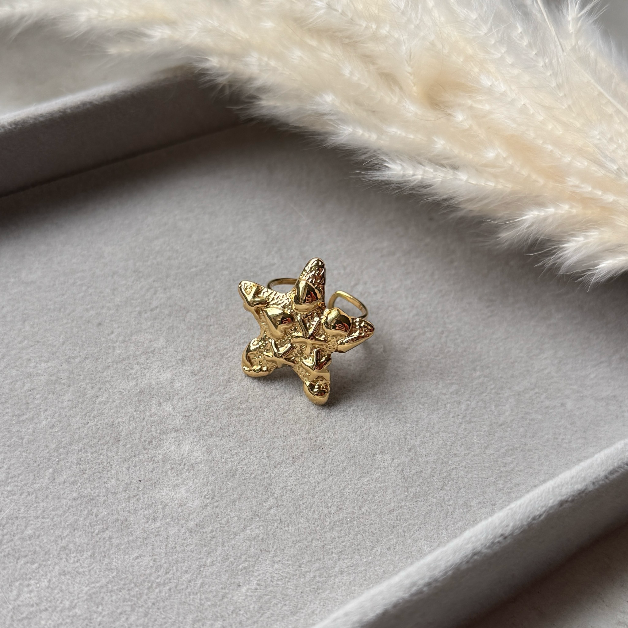Marine Glow – Goldener Seestern-Ring mit Struktur