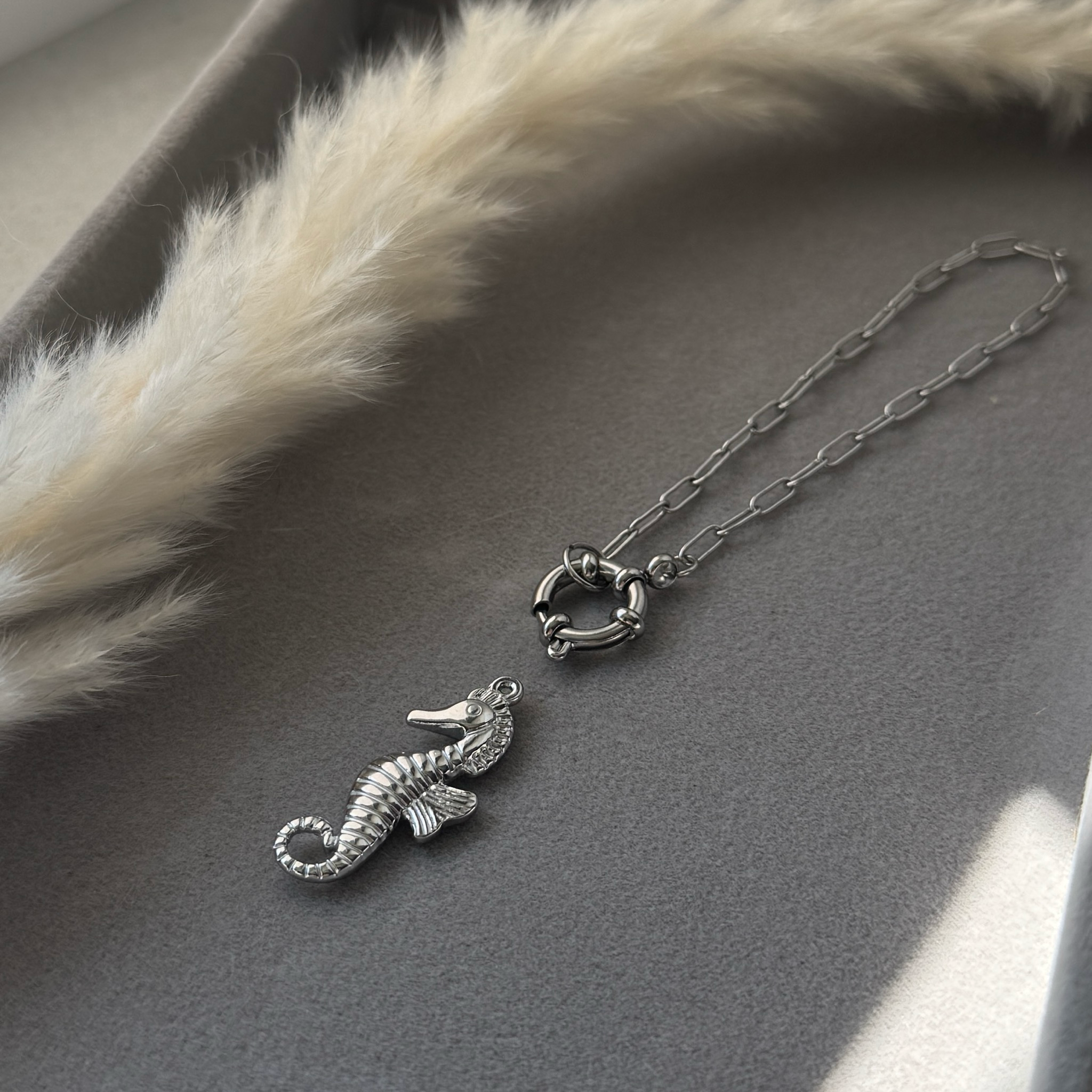 Sea Horse – Seepferdchen-Charm aus Edelstahl | Silber
