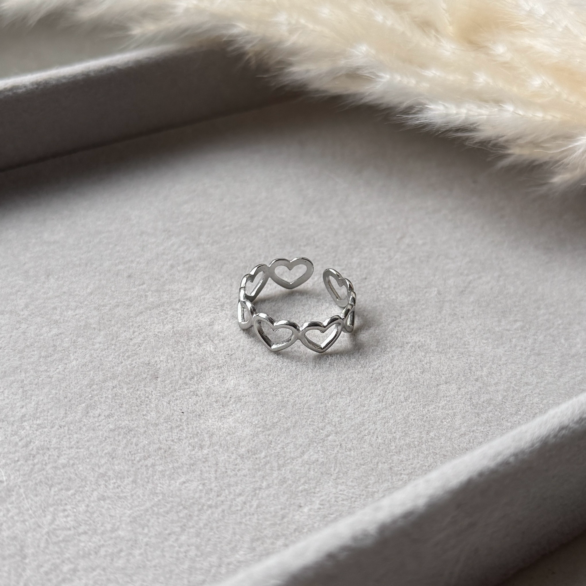 Silver Hearts – Edelstahl Ring mit Herz-Design