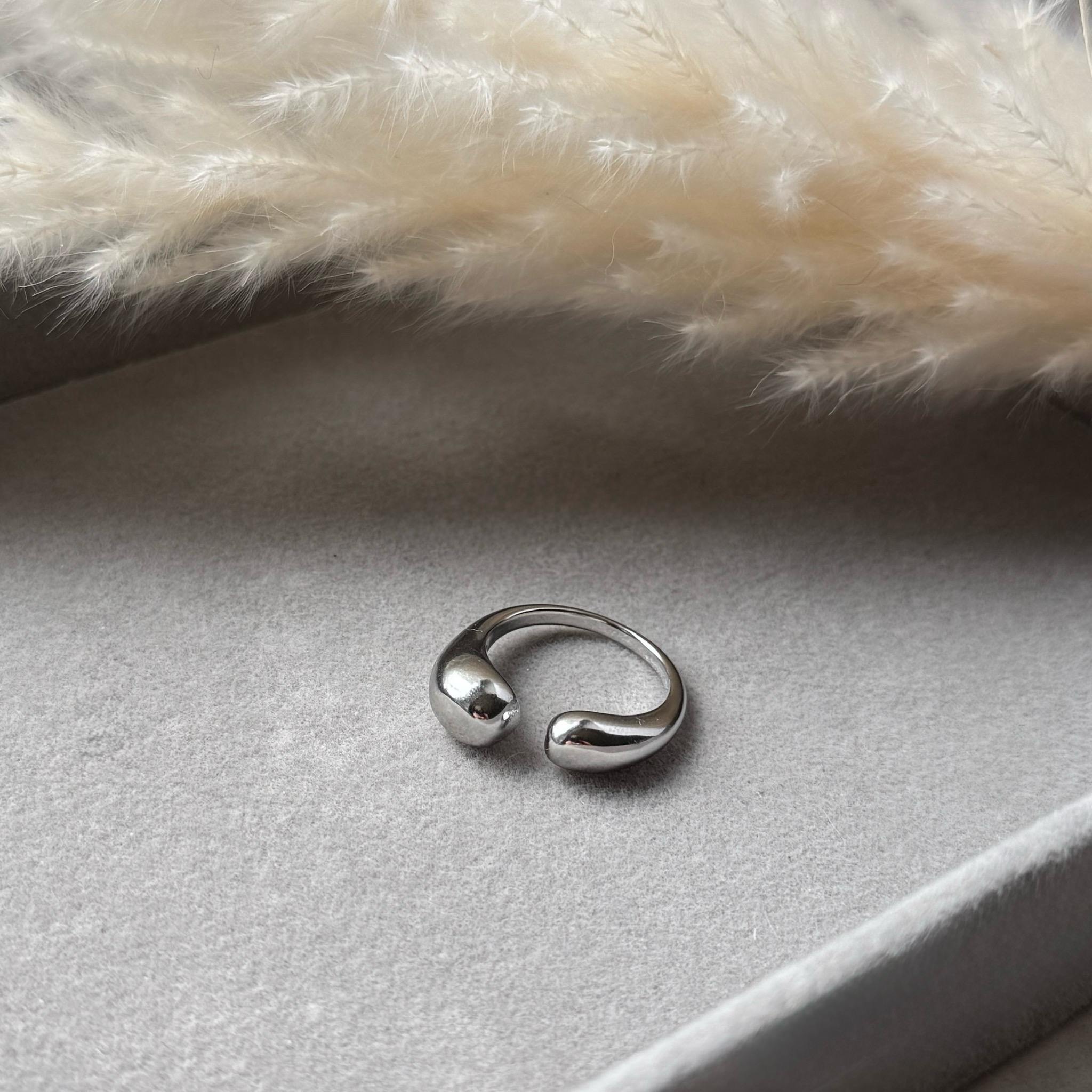 Silver Nova – Silberner Edelstahlring mit runden Enden