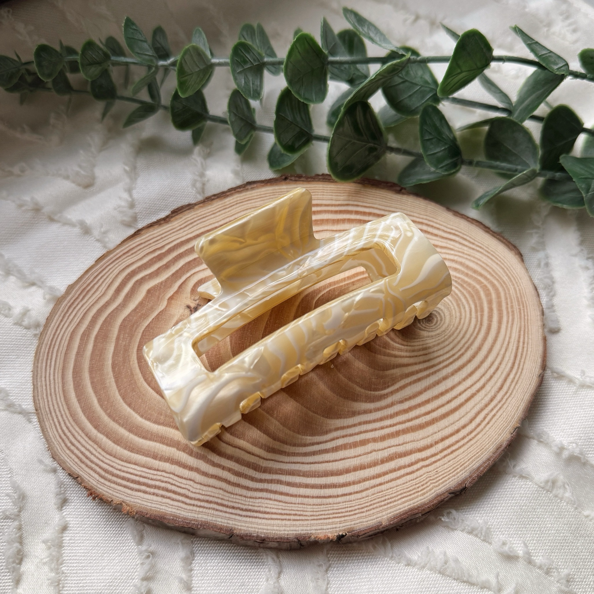 Solina – Stylische Haarklammer in Creme & Gelb