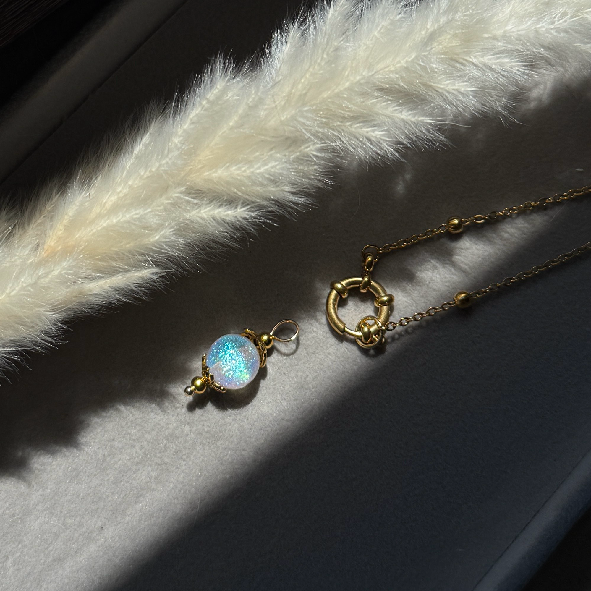 Stardust Drop – Glitzerperlen-Anhänger irisierend | Gold