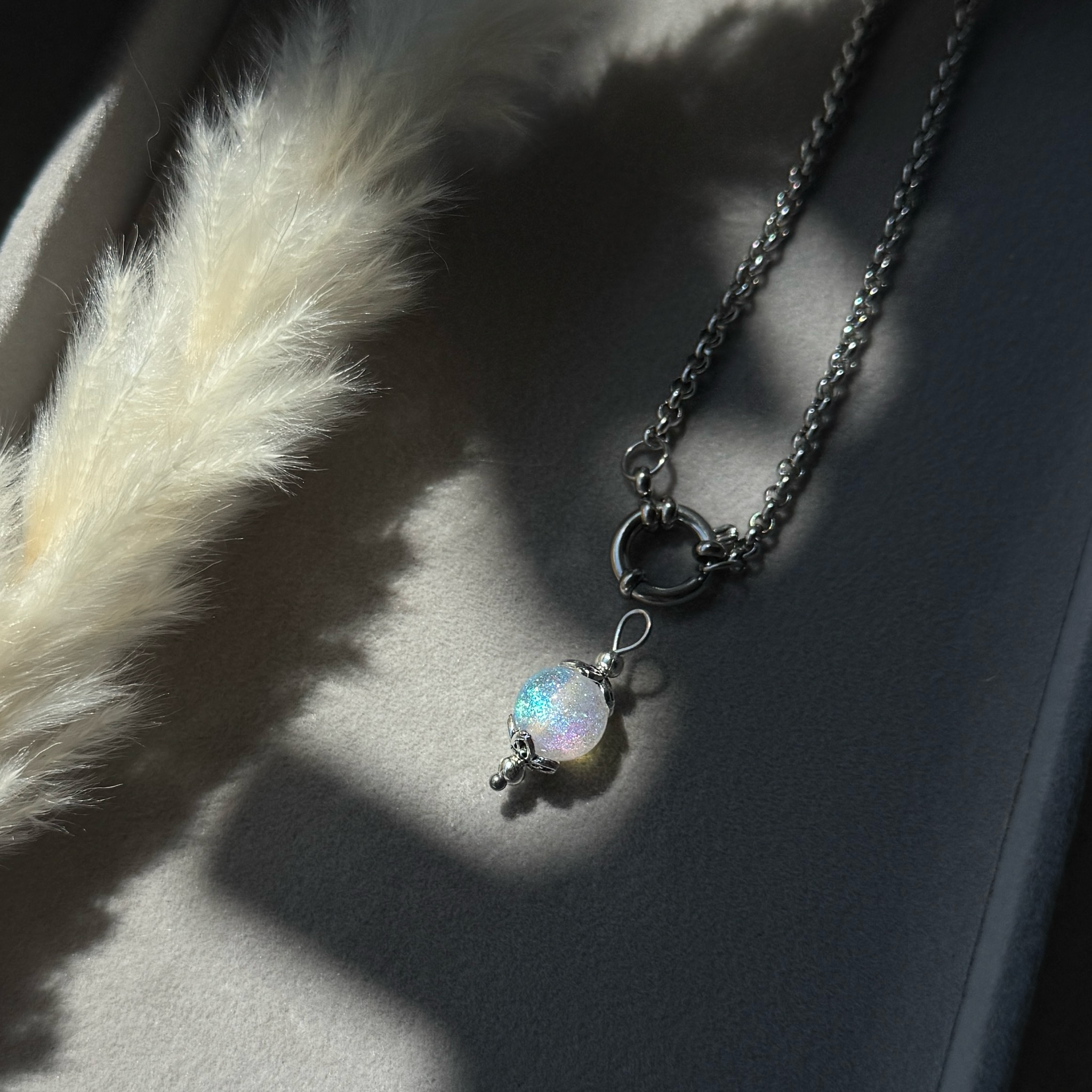 Stardust Drop – Glitzerperlen-Anhänger irisierend | Silber