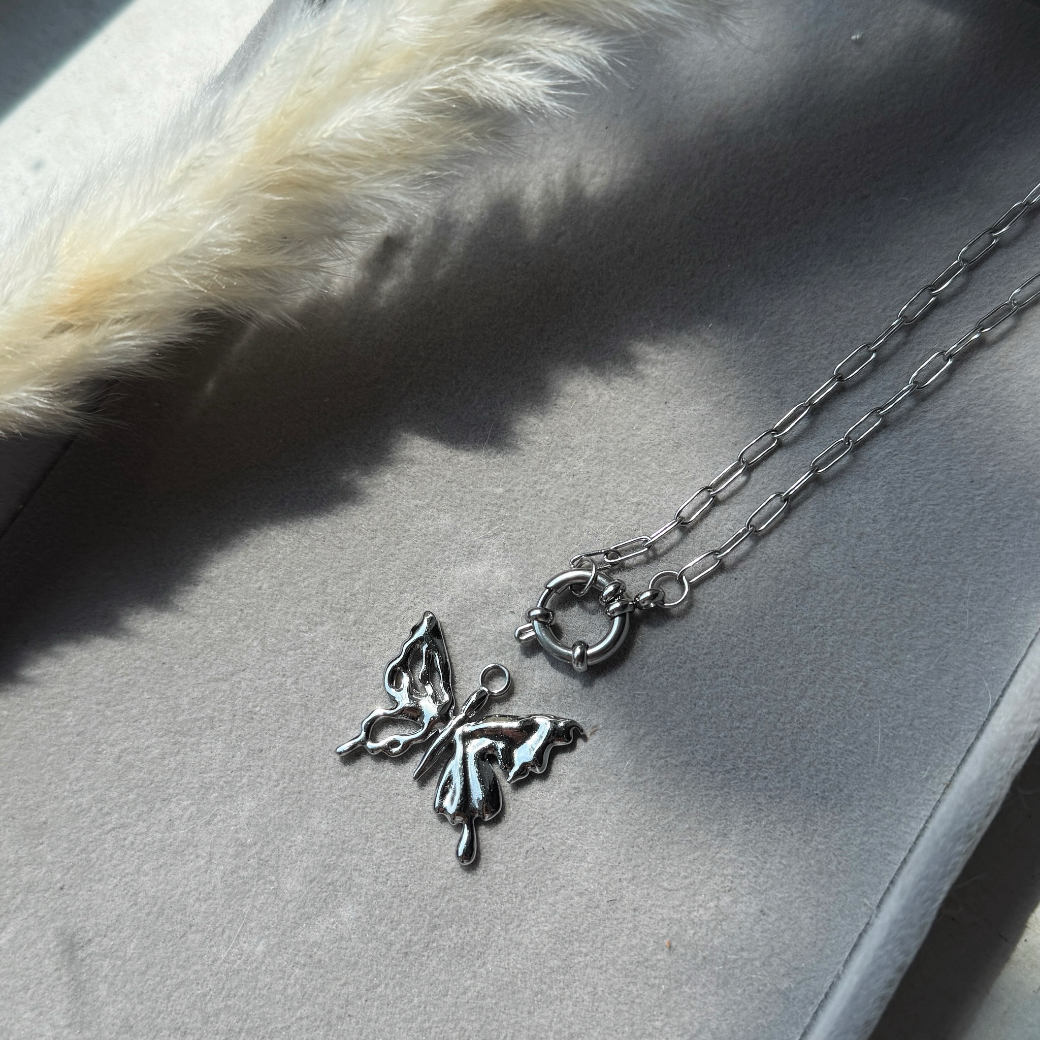 Sylphina – Charm-Anhänger aus Edelstahl in Schmetterlingsform | Silber