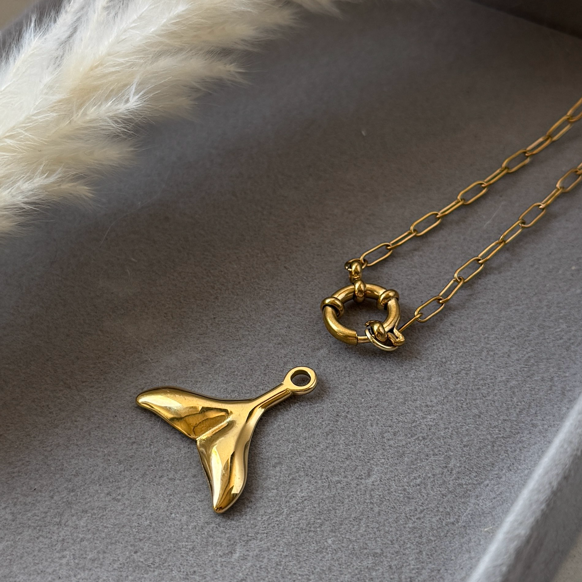 Whale Tale – Walflossen-Charm aus Edelstahl | Gold