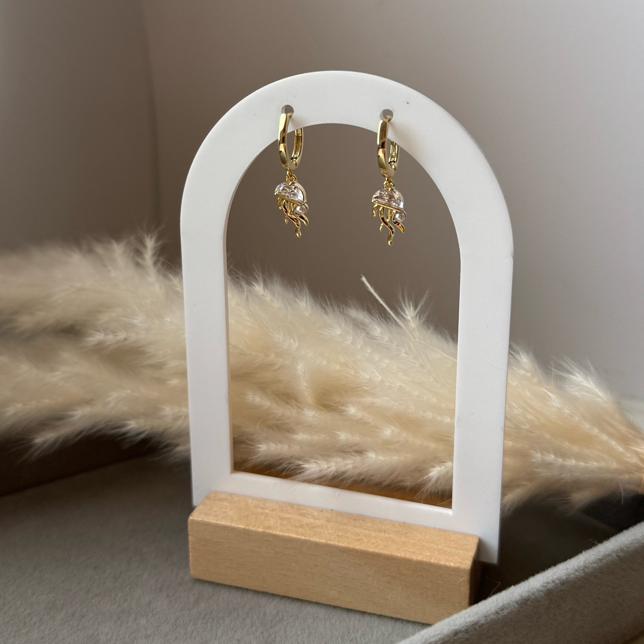 Ocean Glow – Goldene Quallen Creolen