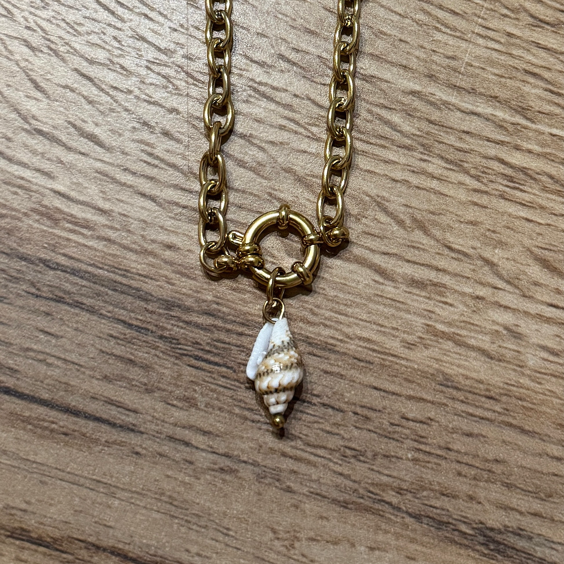 Ocean Whisper – Charm-Anhänger mit Muschel