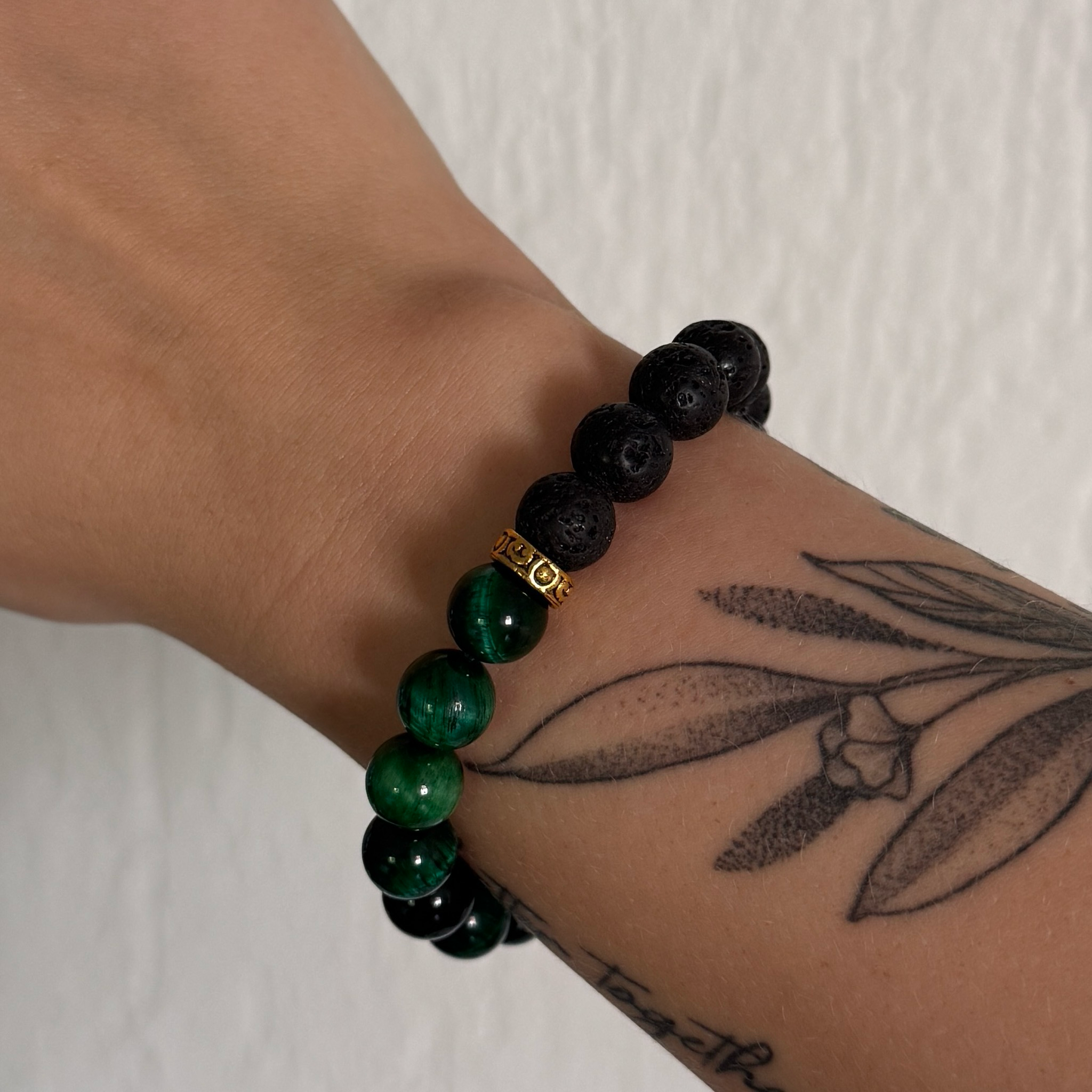 Oravya – Handgefertigte Energiearmbänder aus Lavastein & Edelsteinen