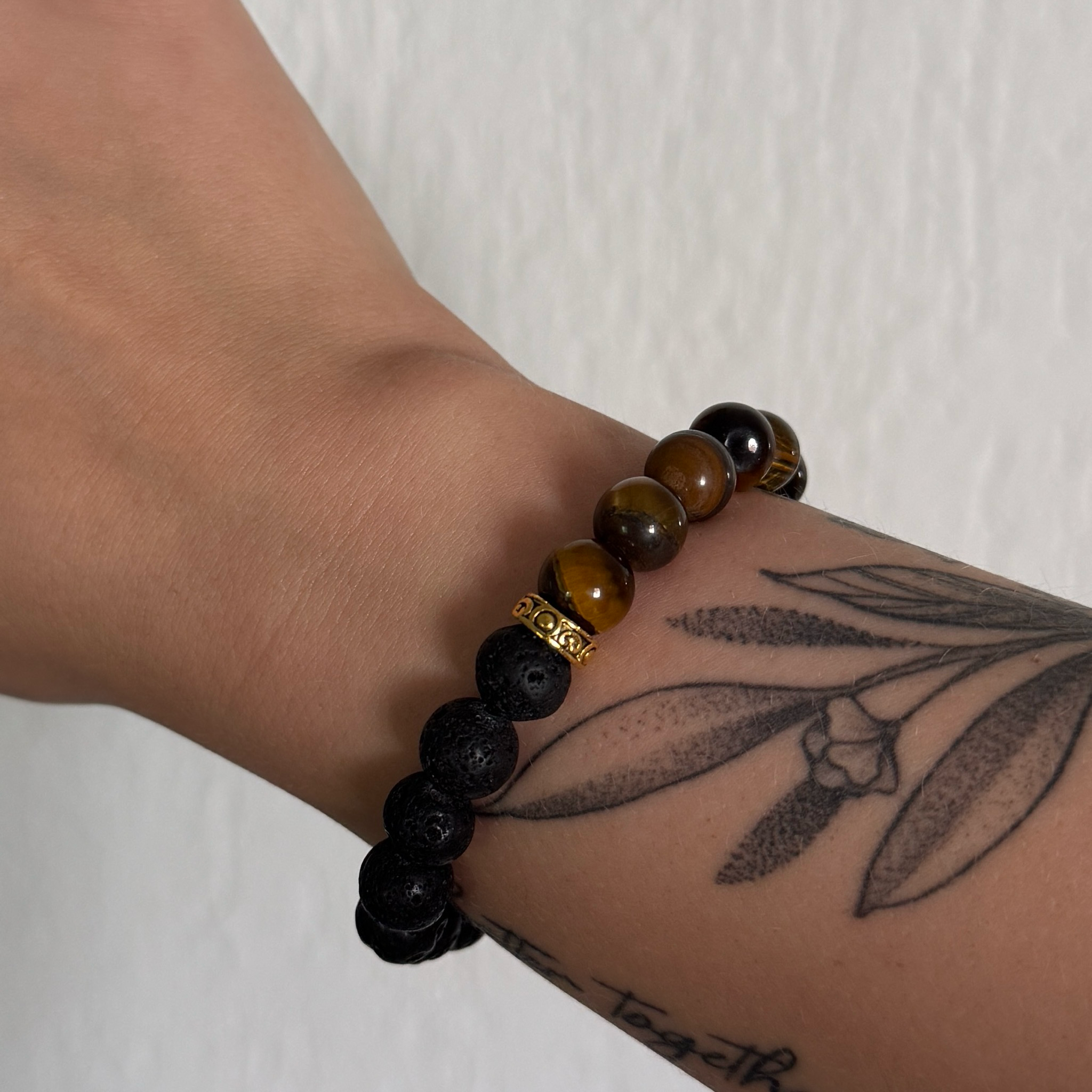 Oravya – Handgefertigte Energiearmbänder aus Lavastein & Edelsteinen