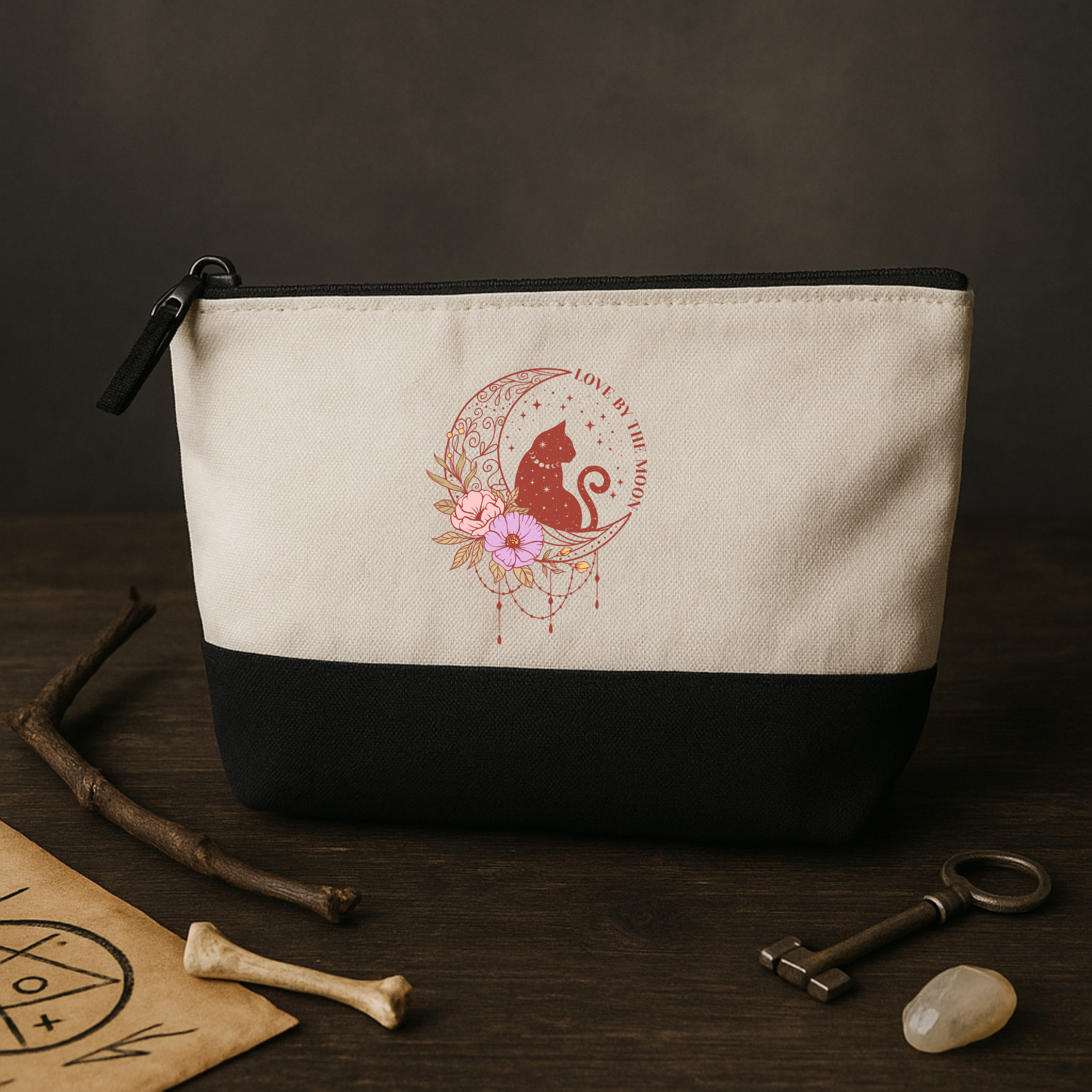 Love by the Moon – Mystische Kosmetiktasche mit Katze, Mond & Blumen