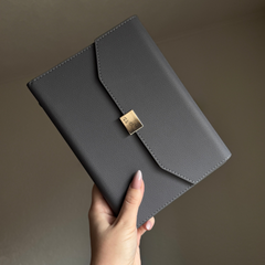 Personalisiertes A5 Ringbuch aus PU Leder | grau