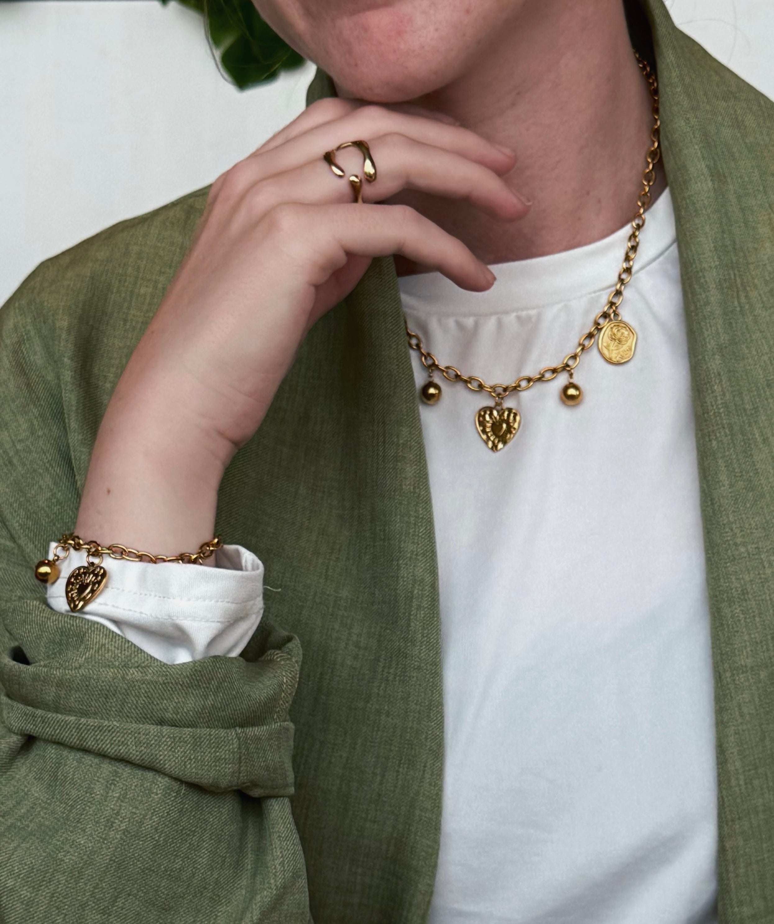 Golden Romance – Edelstahlkette &-armband mit Herz- und Rosen-Charm