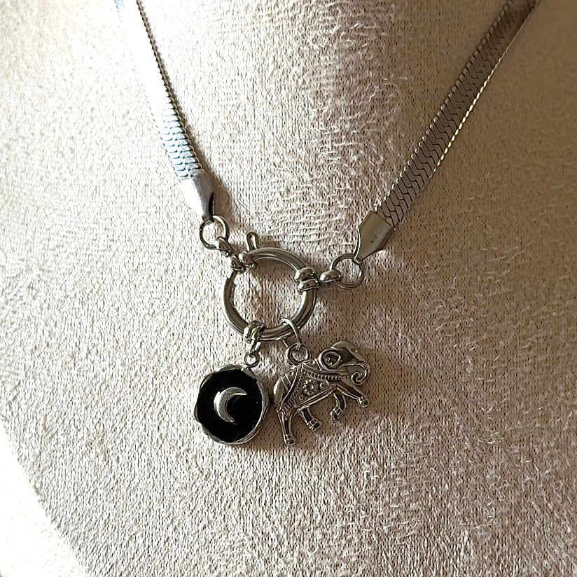 New Moon – Schwarzer Mond-Charm aus Edelstahl